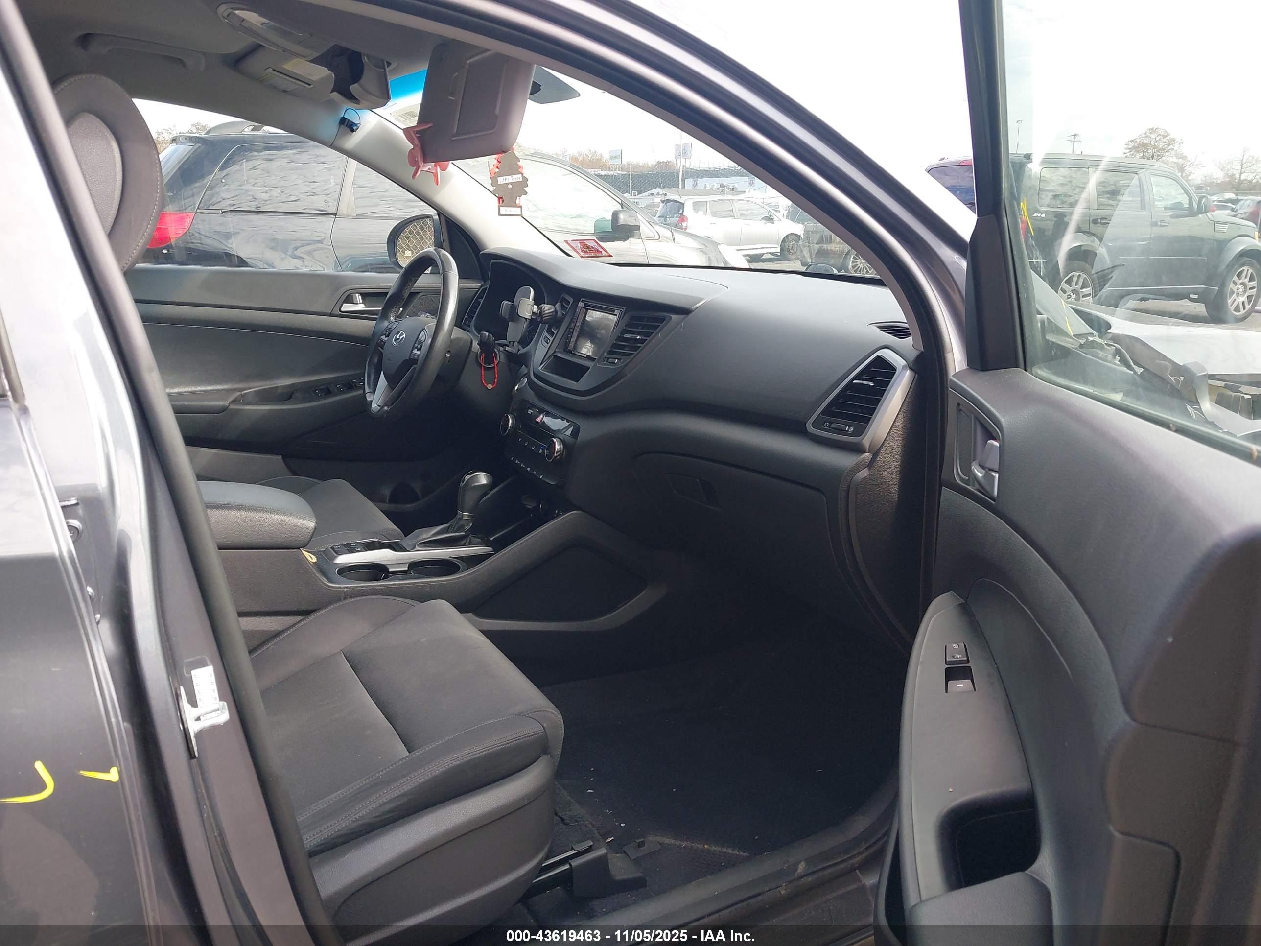 HYUNDAI TUCSON image 5