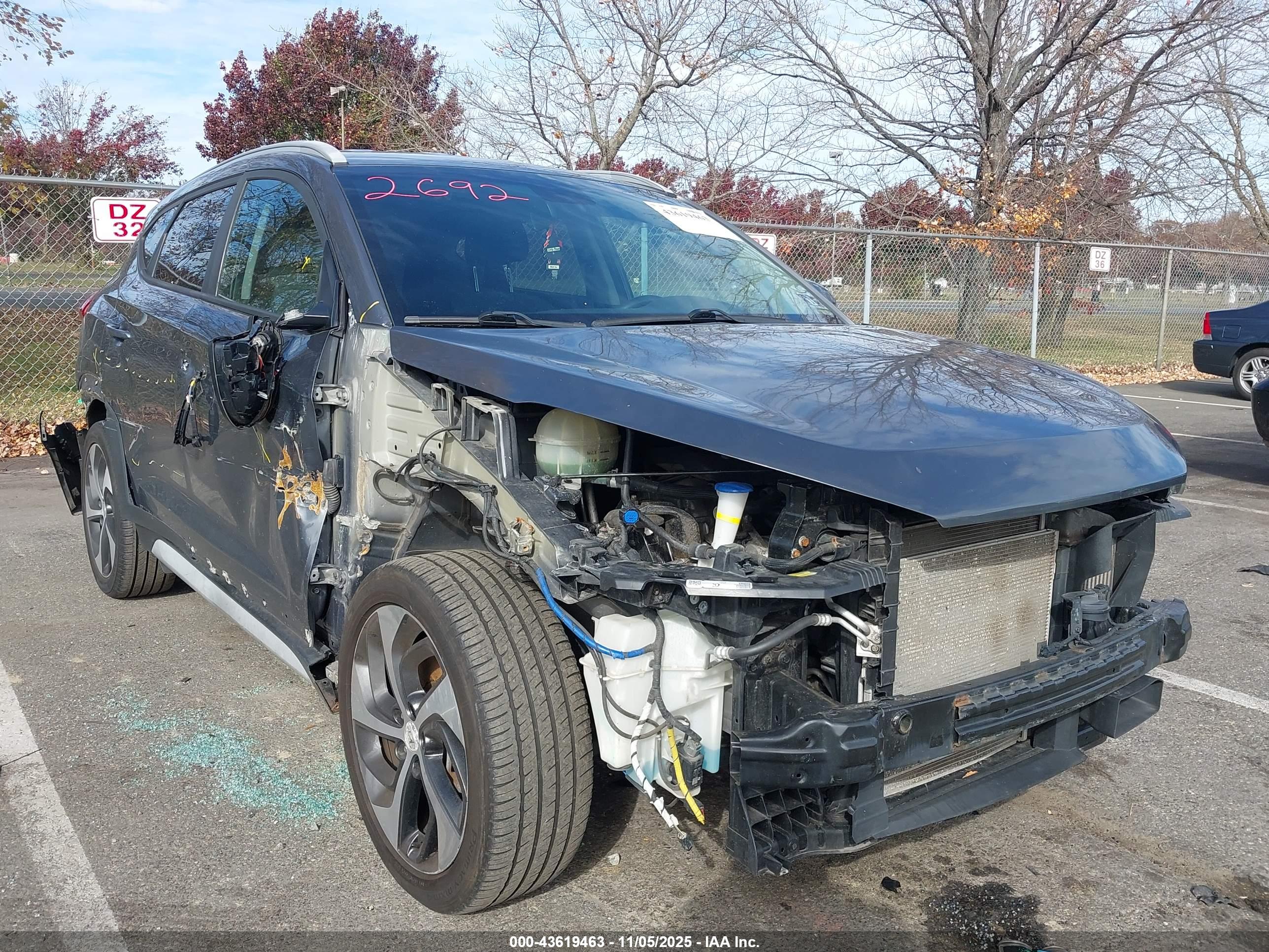 HYUNDAI TUCSON image 6