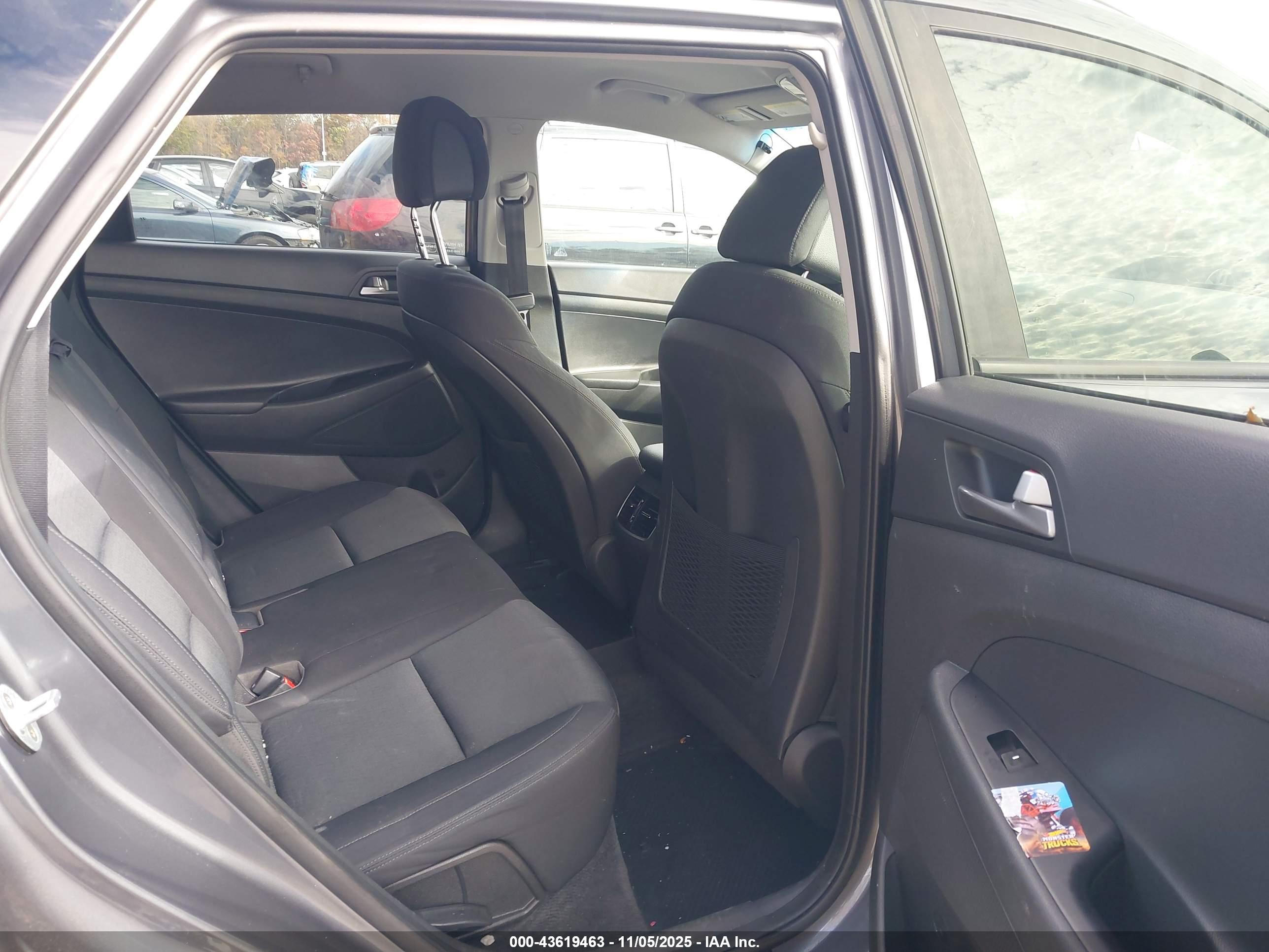 HYUNDAI TUCSON image 8