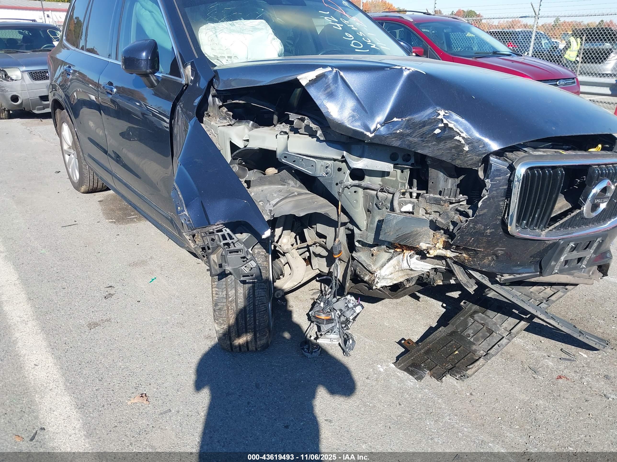 VOLVO XC90 image 6