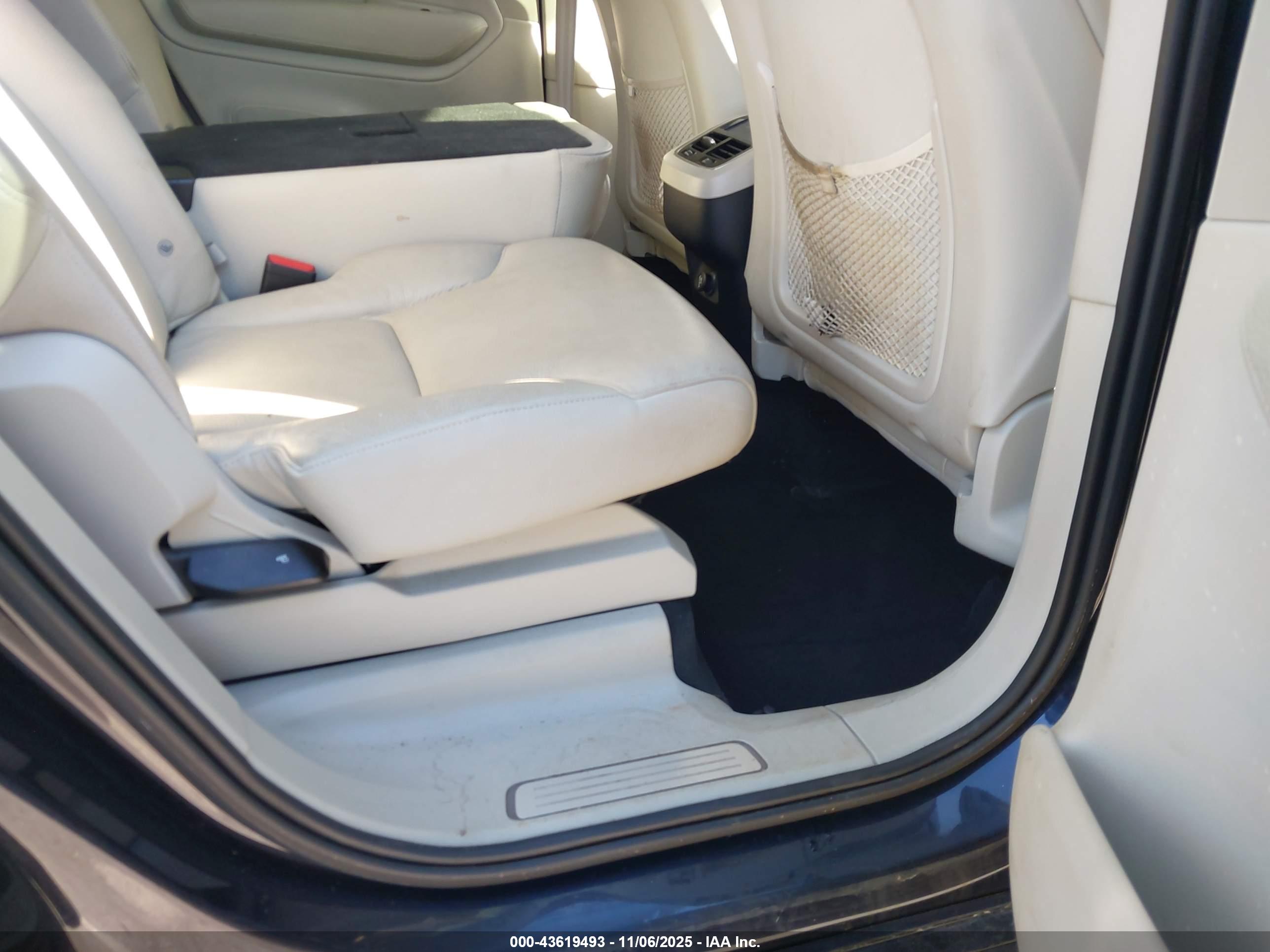 VOLVO XC90 image 8