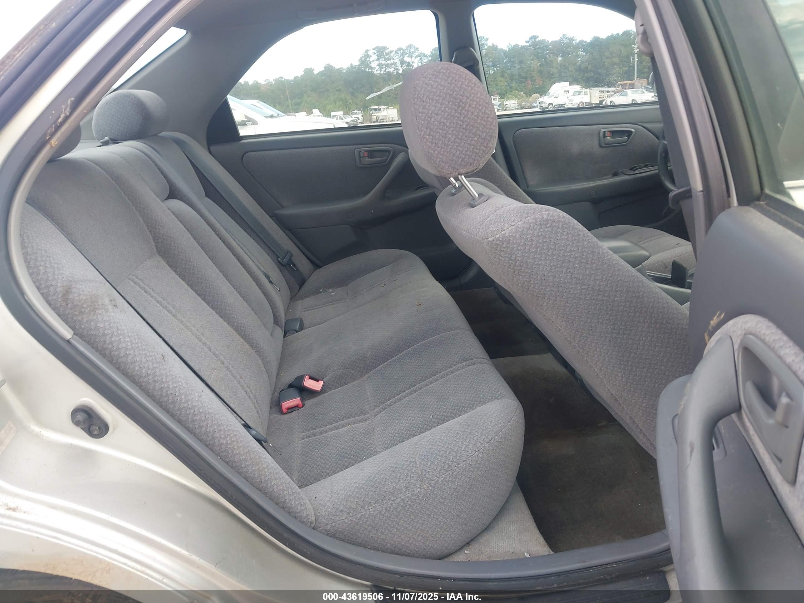 TOYOTA CAMRY image 8