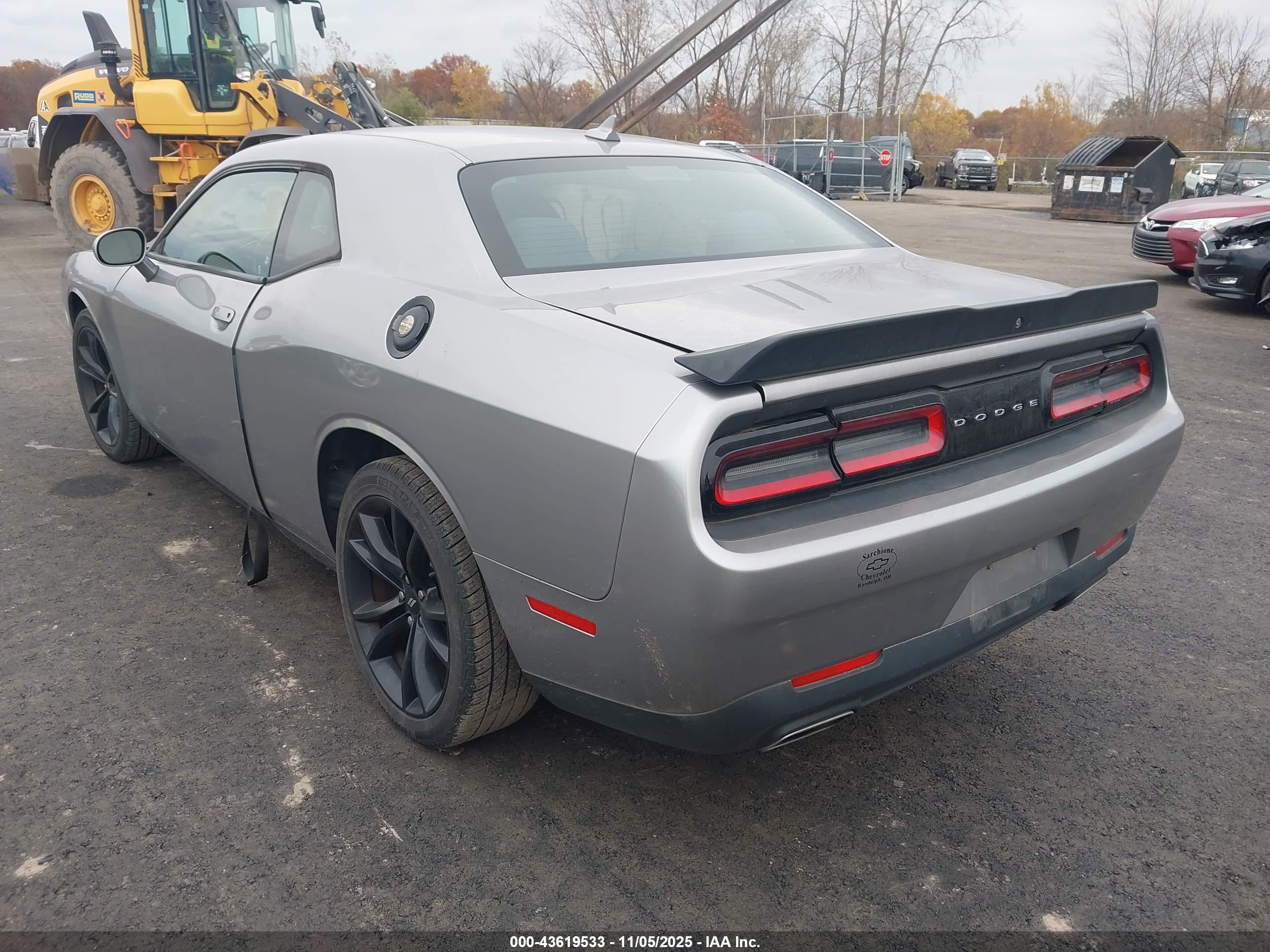 DODGE CHALLENGER image 3