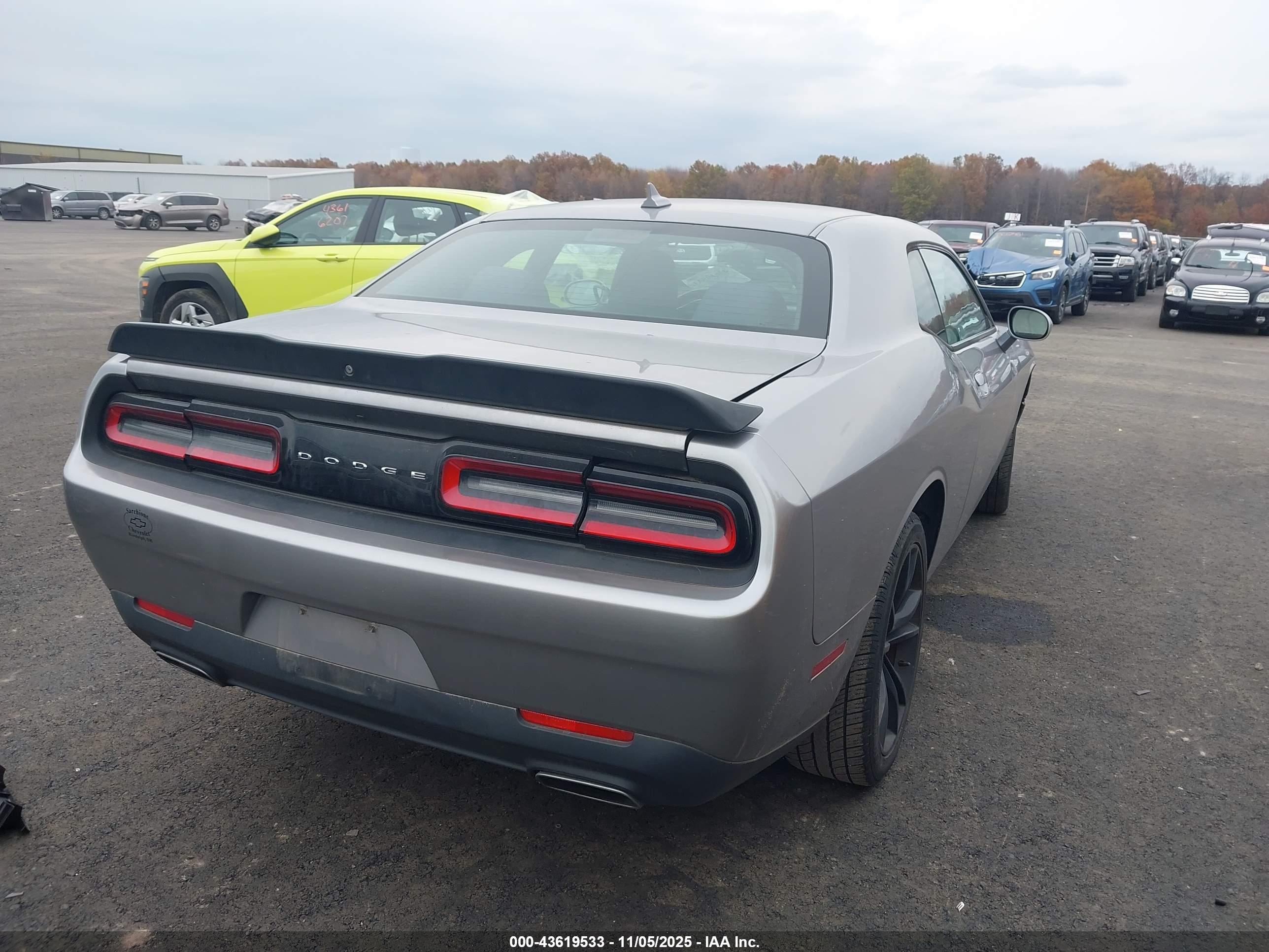 DODGE CHALLENGER image 4