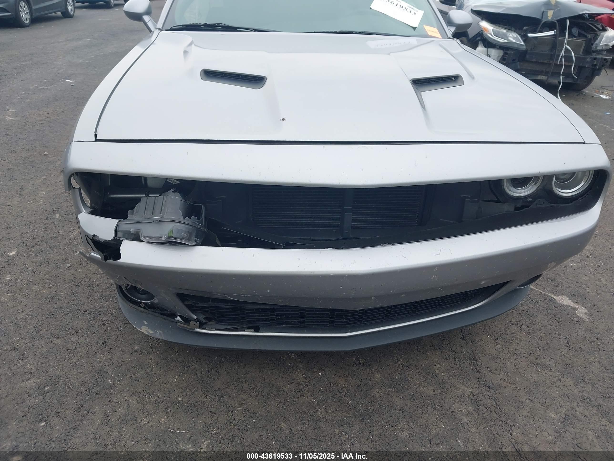 DODGE CHALLENGER image 6