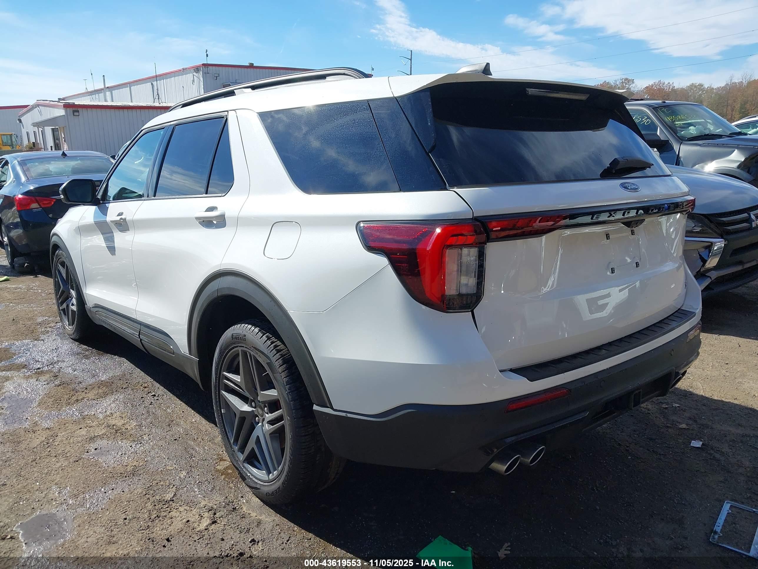FORD EXPLORER image 3