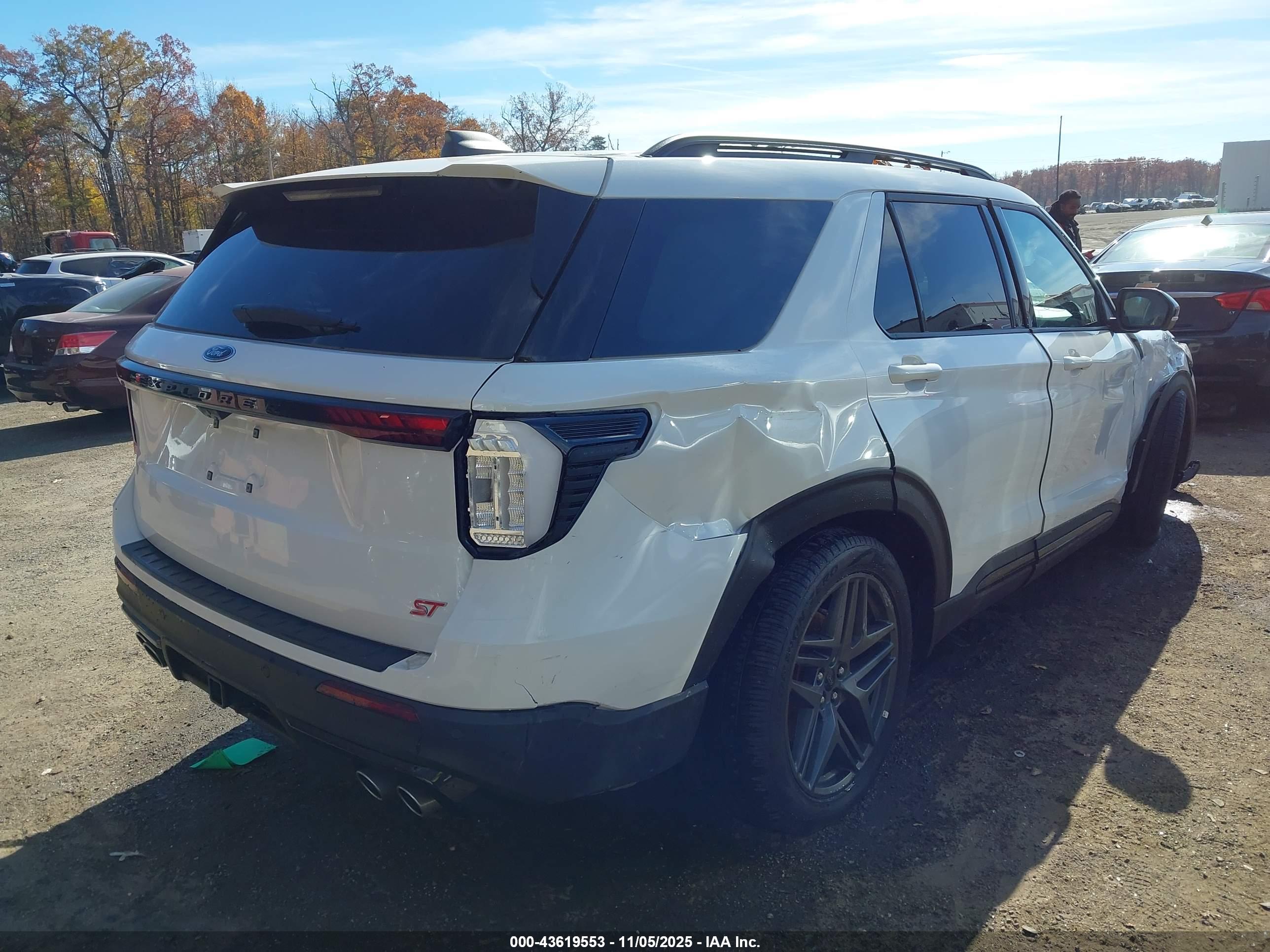 FORD EXPLORER image 4