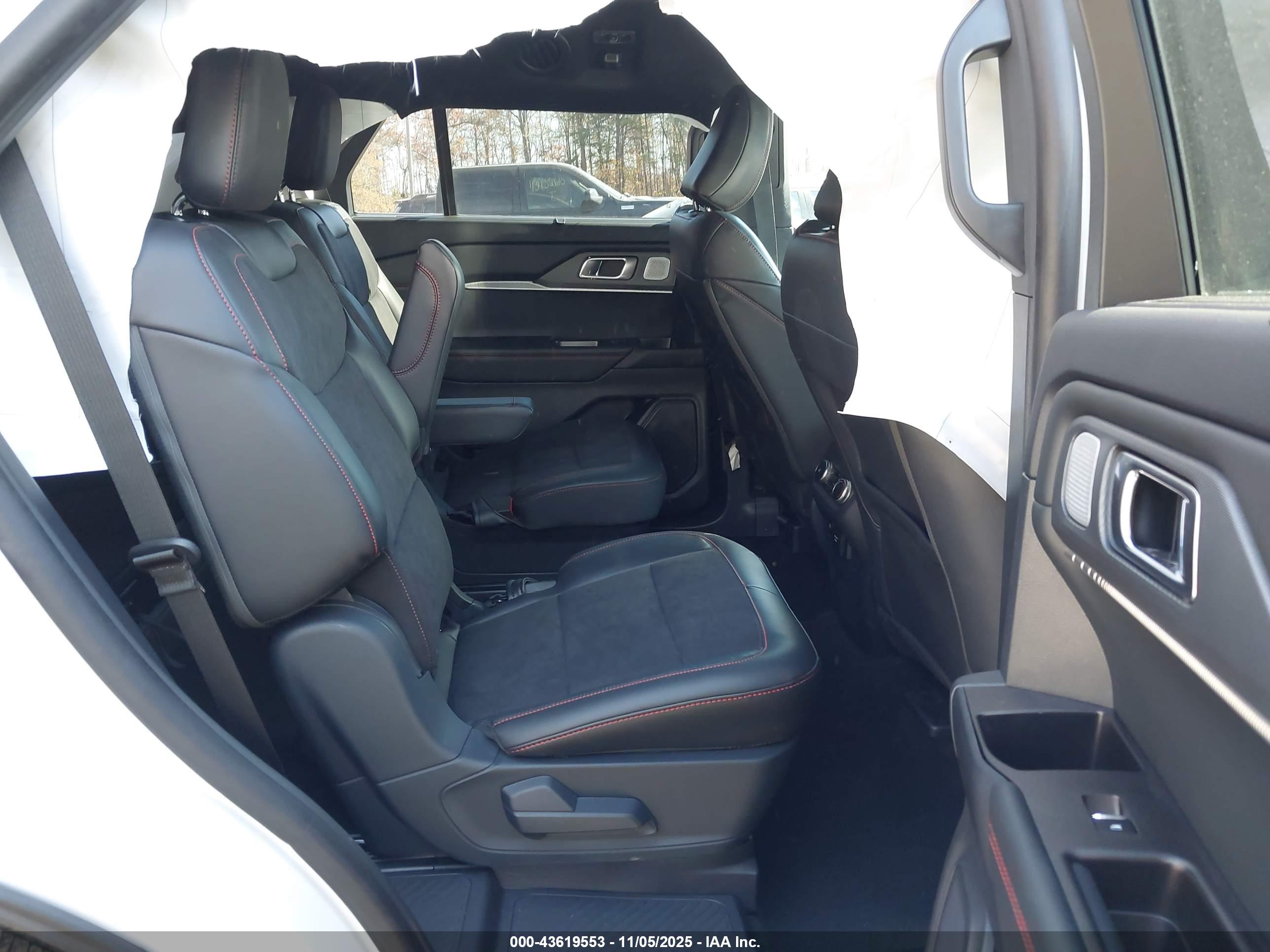 FORD EXPLORER image 8