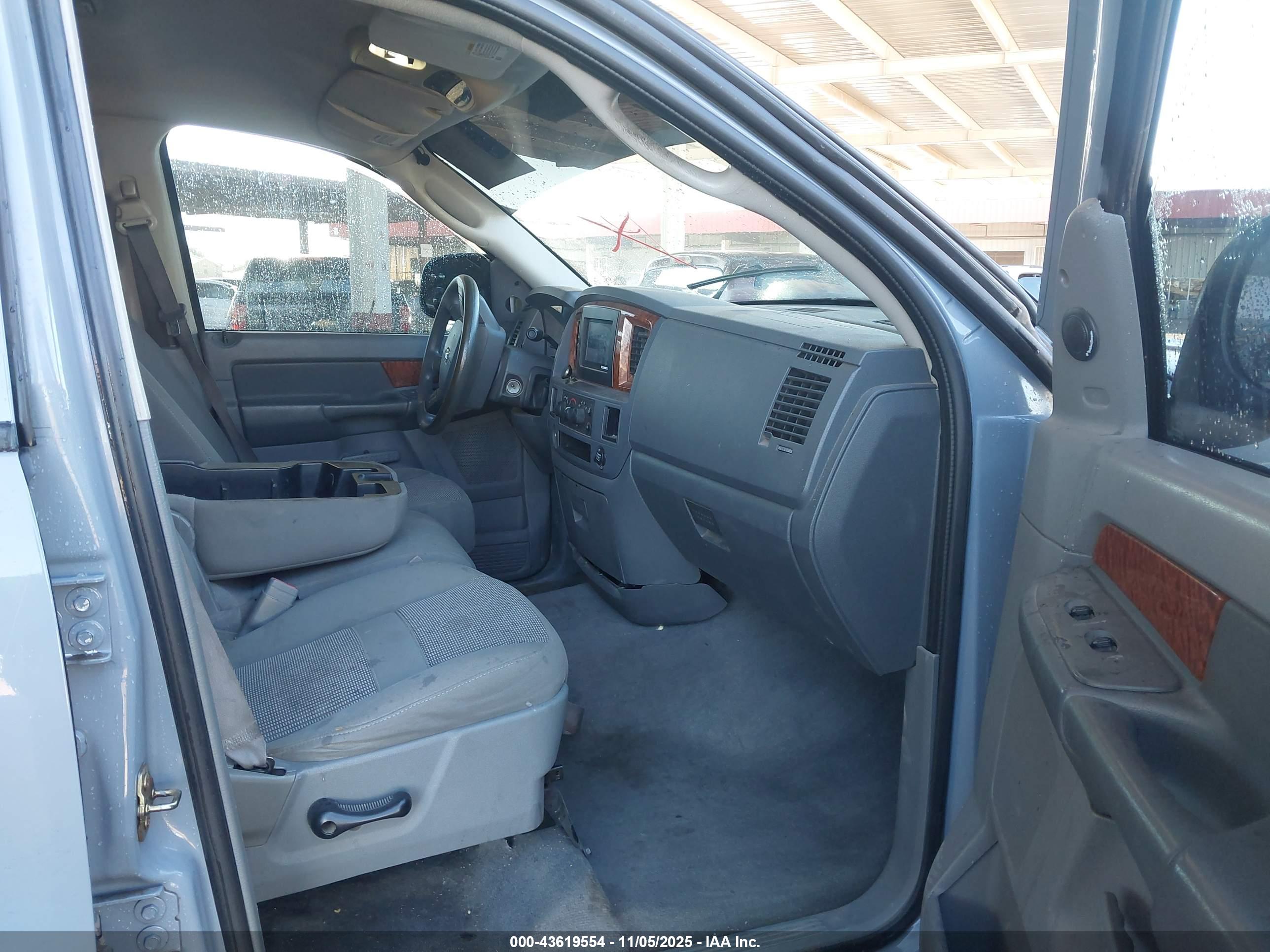 DODGE RAM image 5