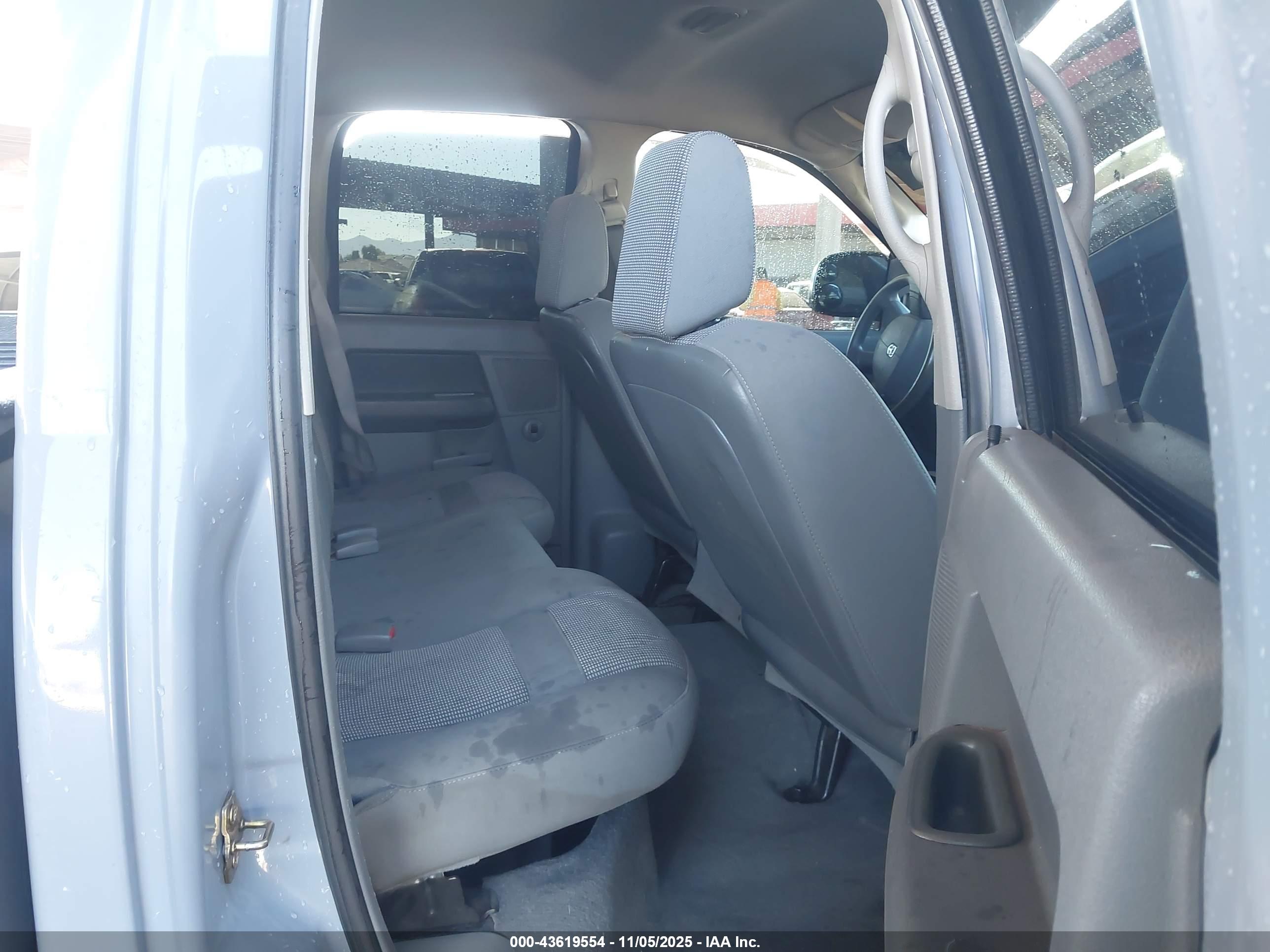 DODGE RAM image 8