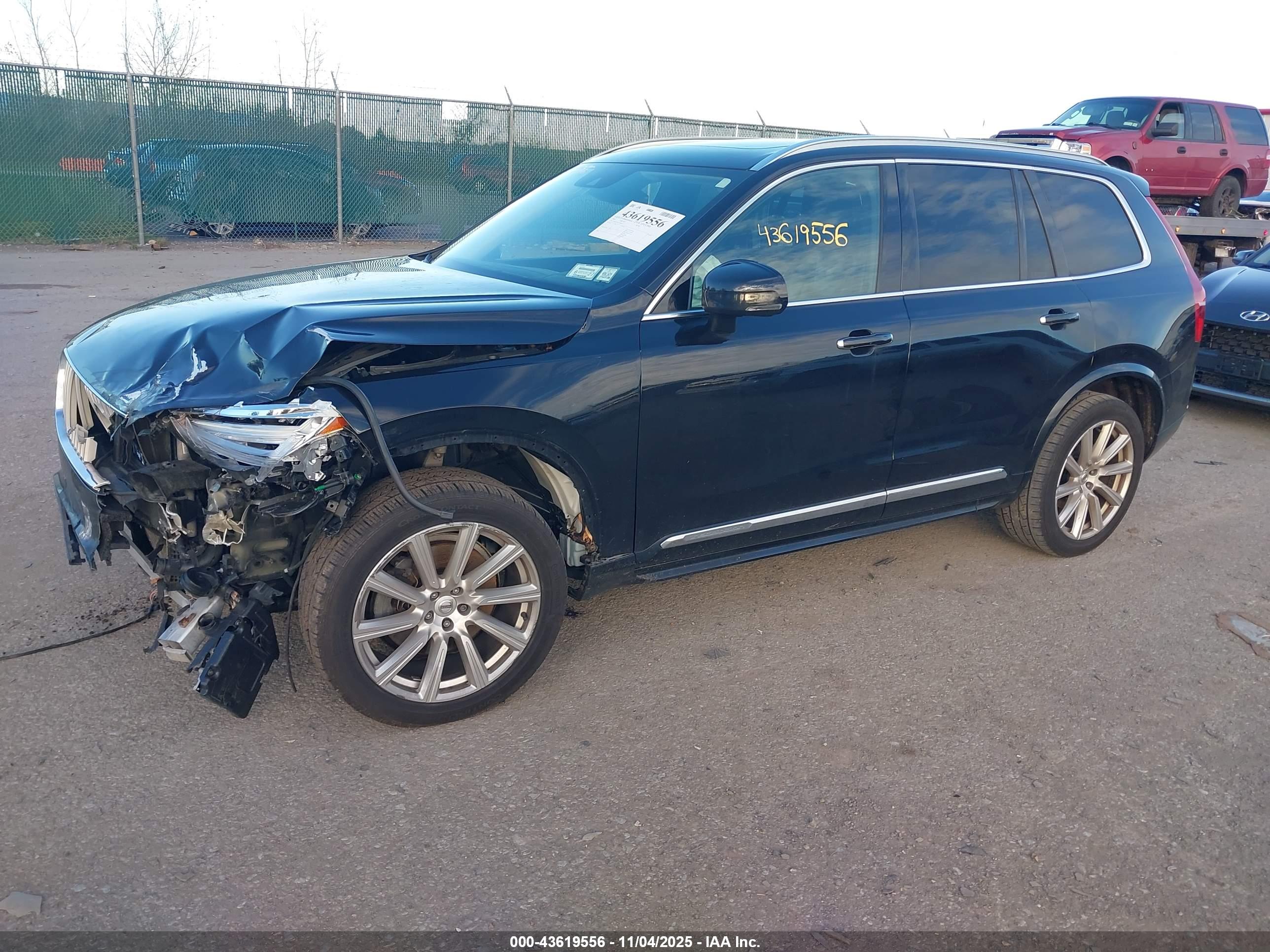 VOLVO XC90 image 2