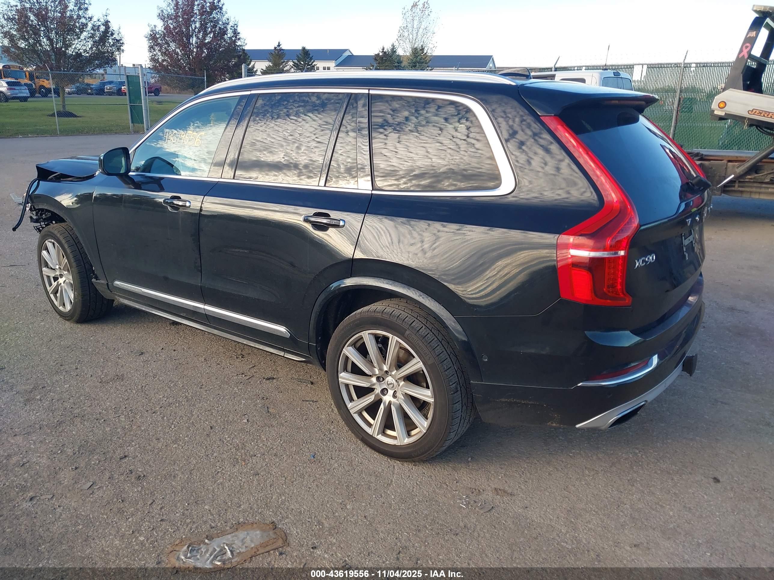 VOLVO XC90 image 3