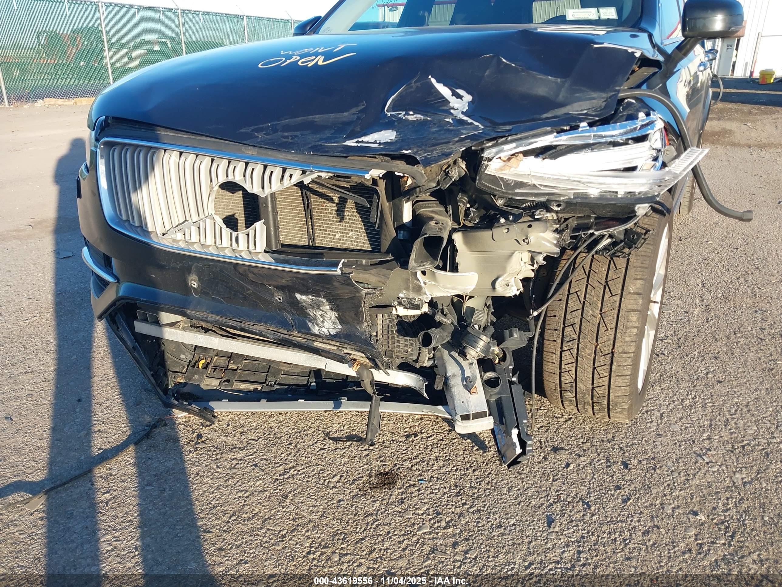 VOLVO XC90 image 6
