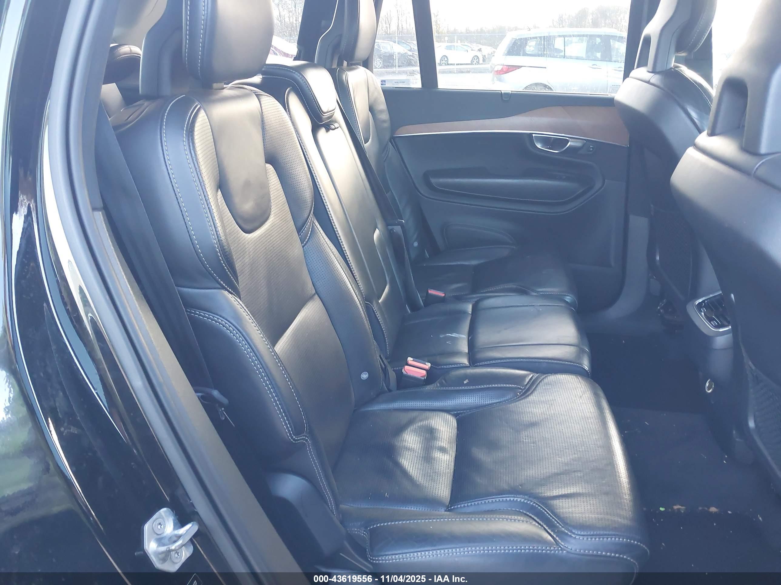 VOLVO XC90 image 8