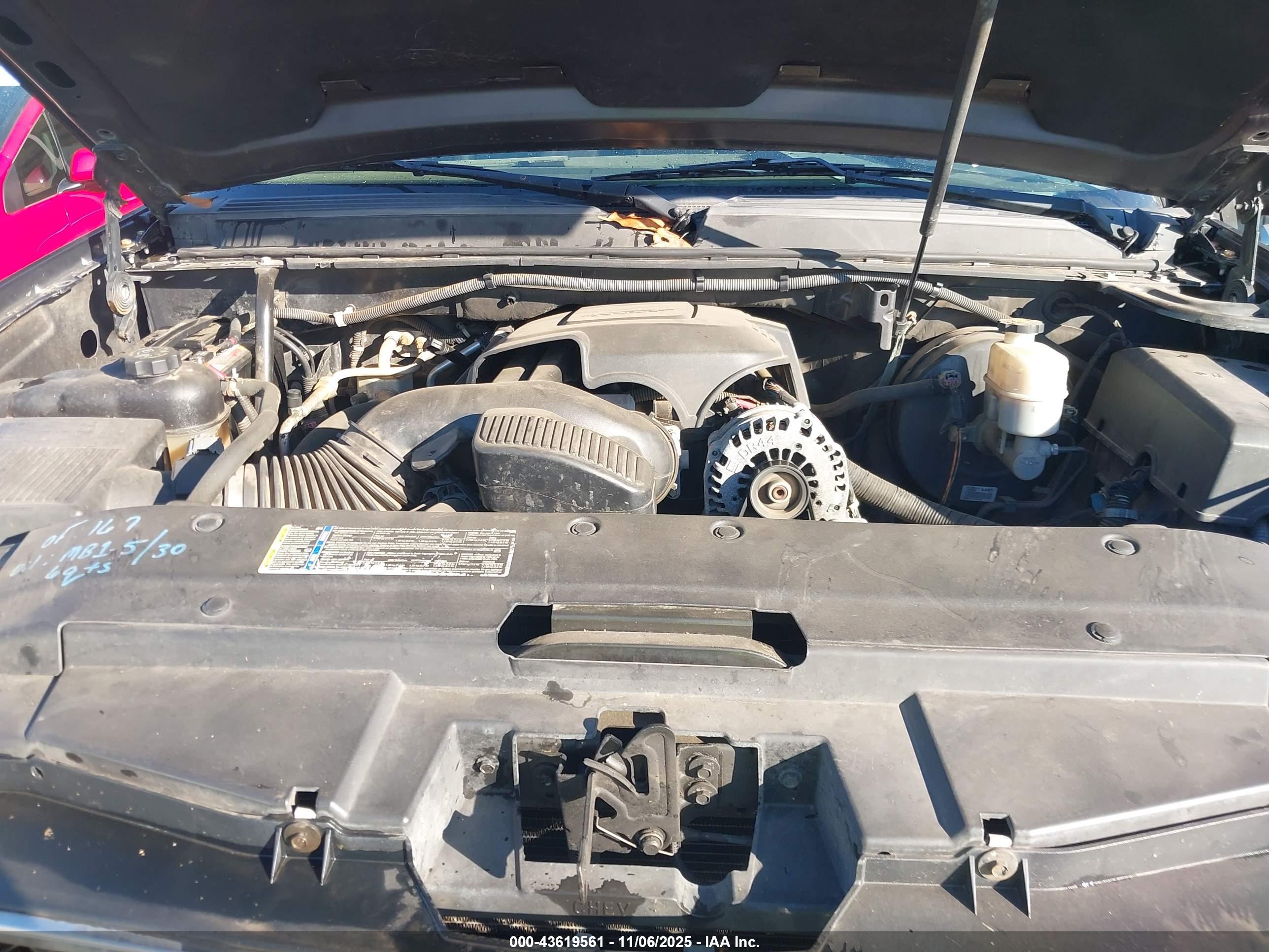 CHEVROLET SUBURBAN image 10