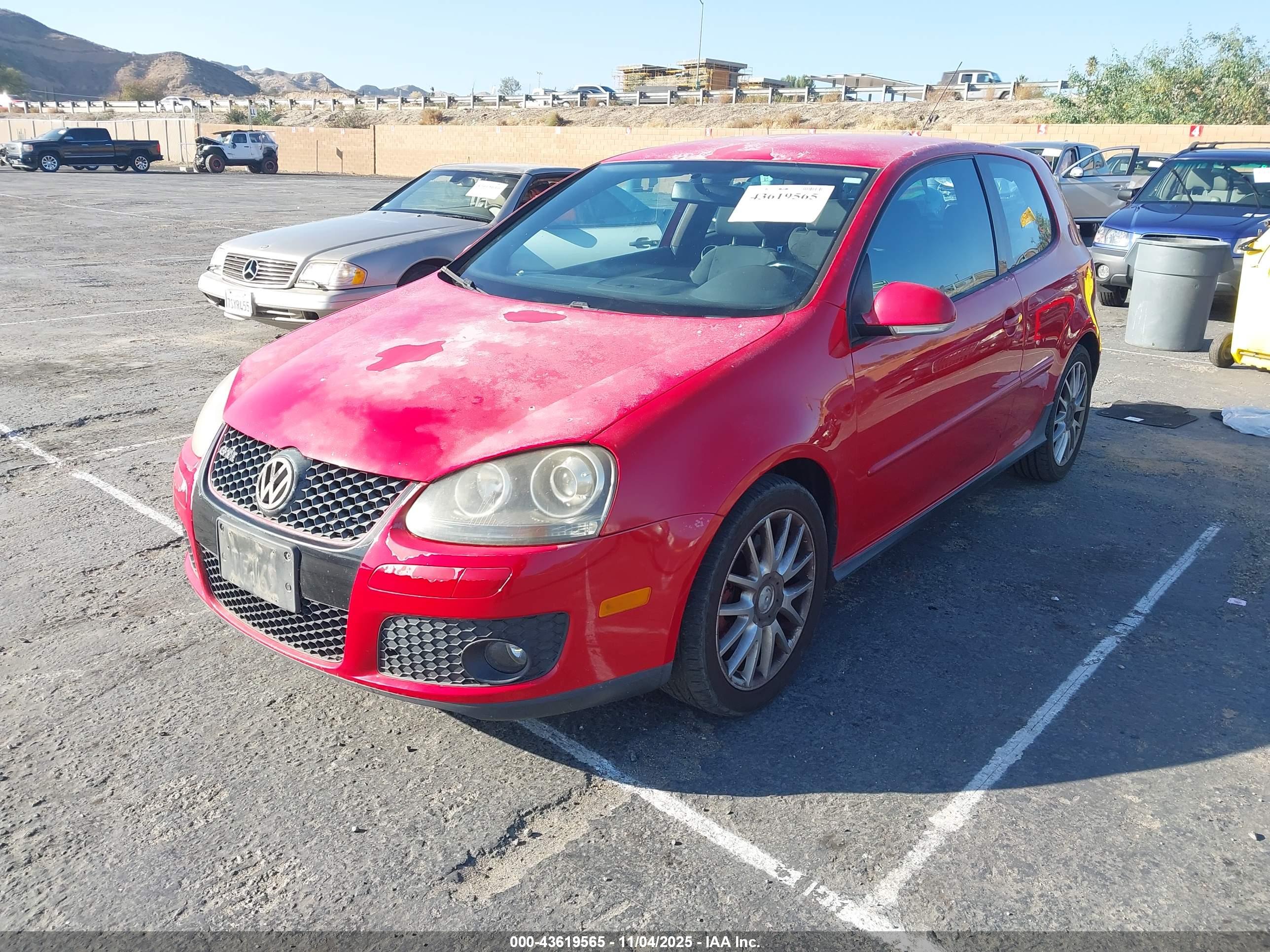 VOLKSWAGEN GTI image 2