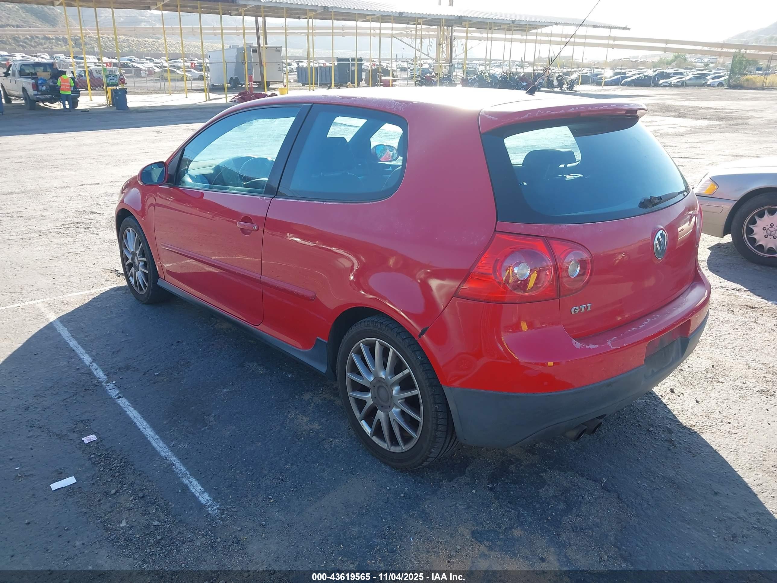 VOLKSWAGEN GTI image 3