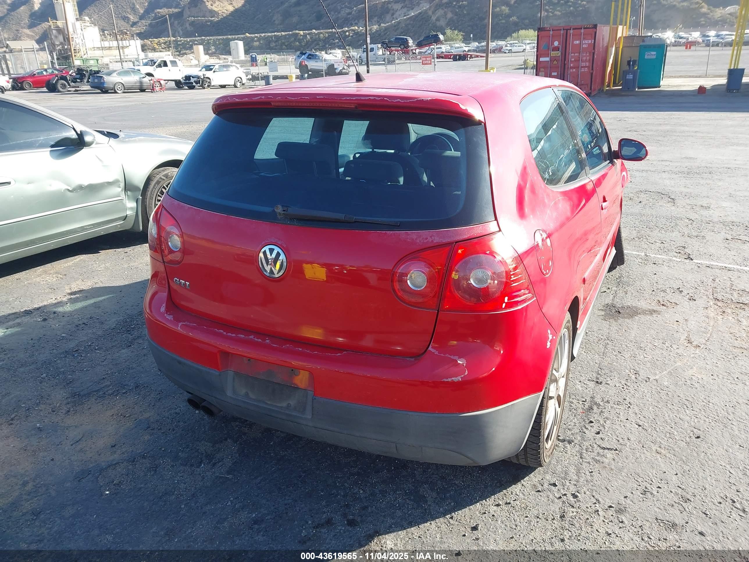 VOLKSWAGEN GTI image 4