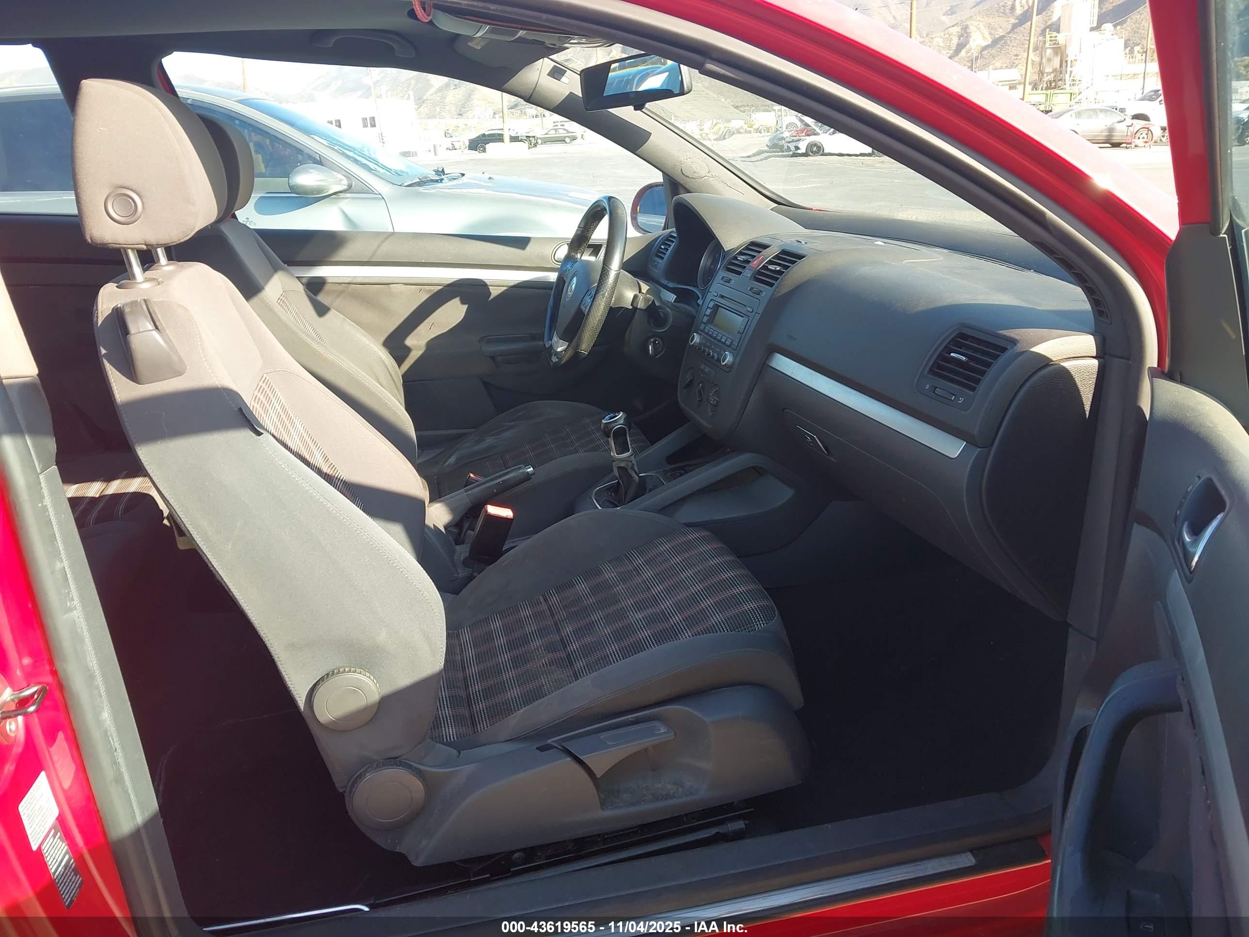 VOLKSWAGEN GTI image 5