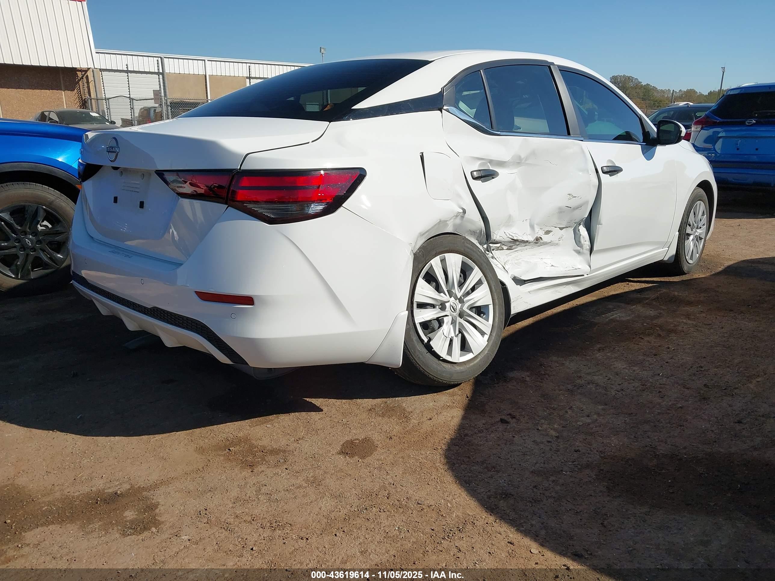 NISSAN SENTRA image 4