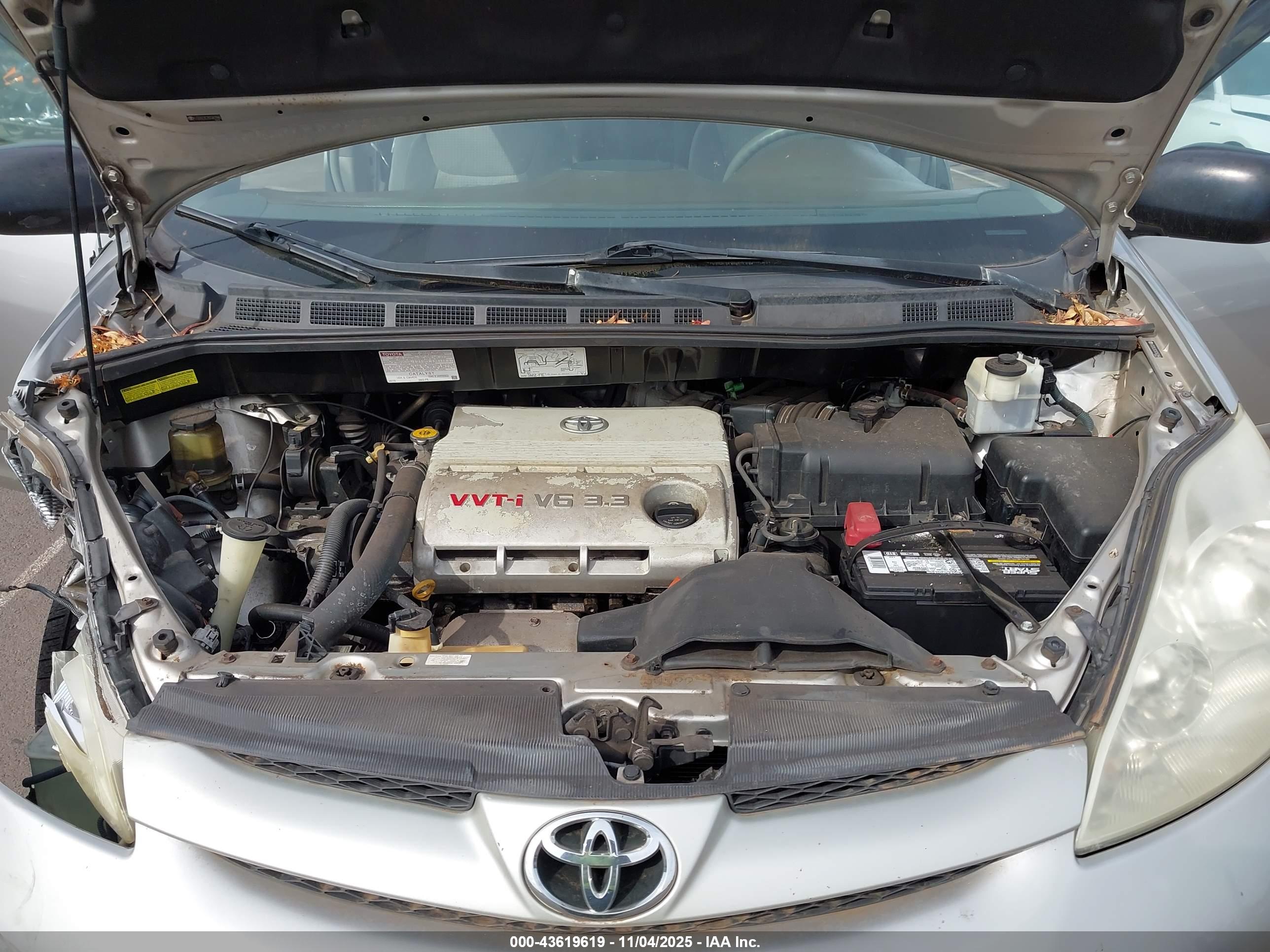 TOYOTA SIENNA image 10