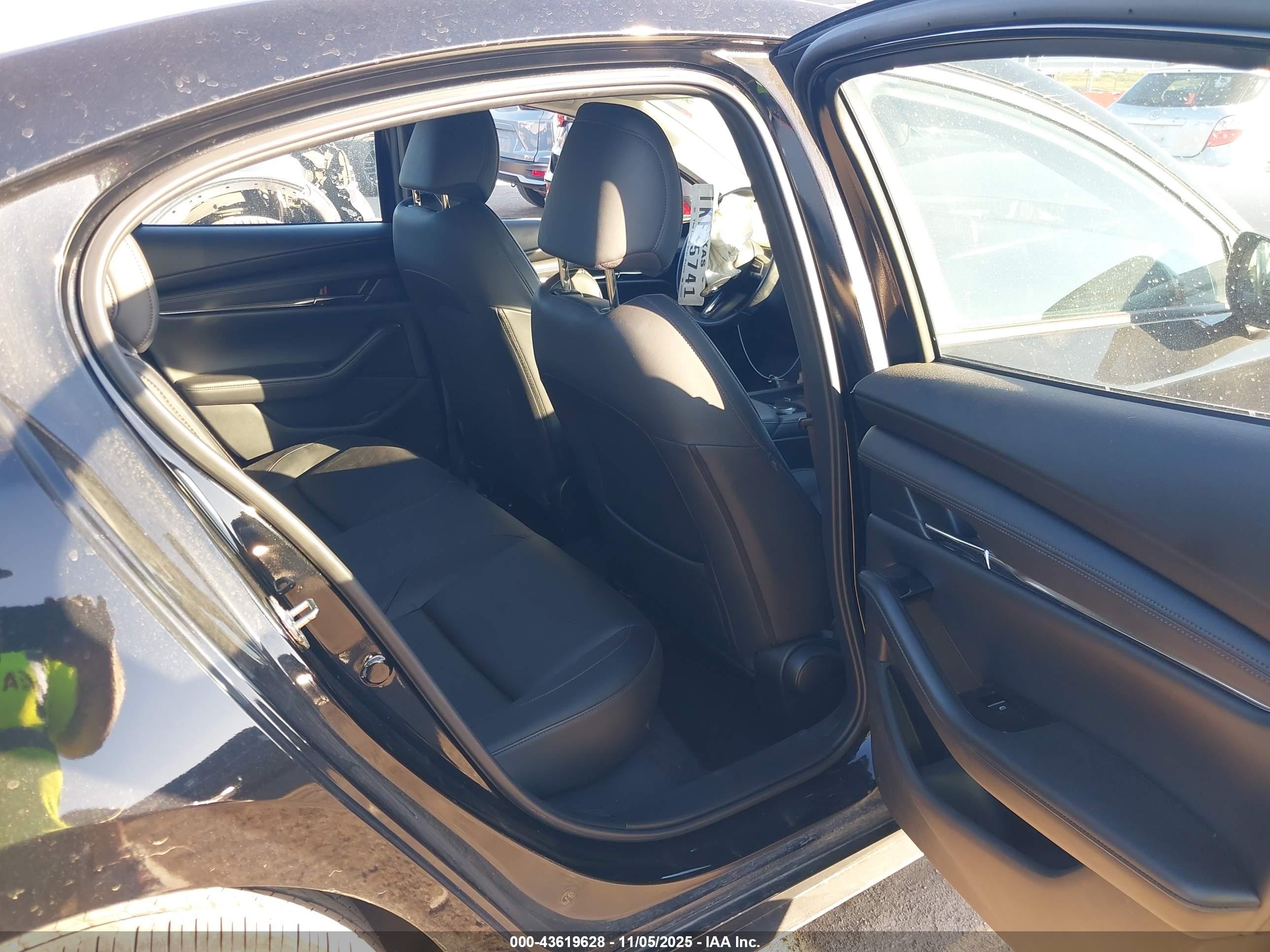 MAZDA MAZDA3 image 8