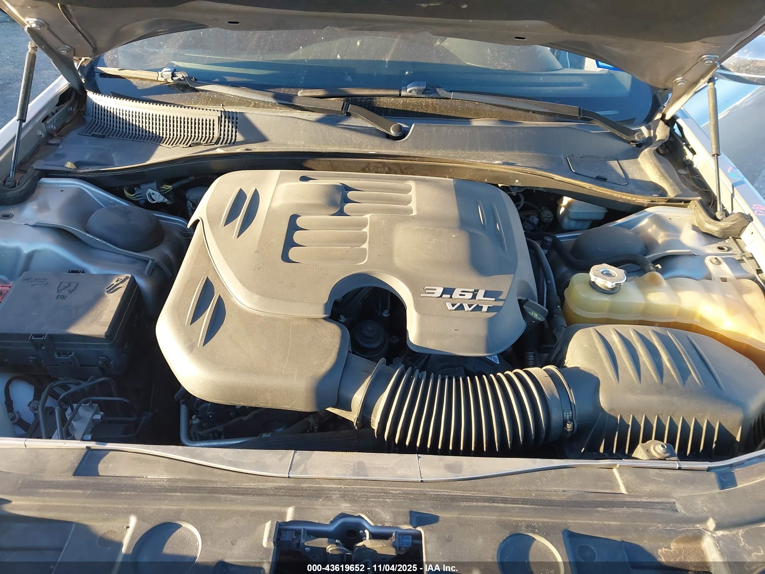 CHRYSLER 300 image 10