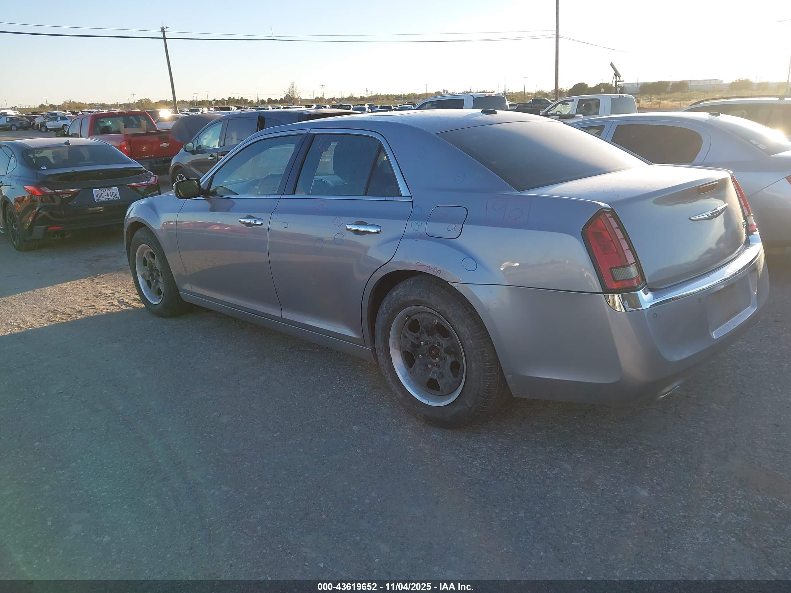CHRYSLER 300 image 3