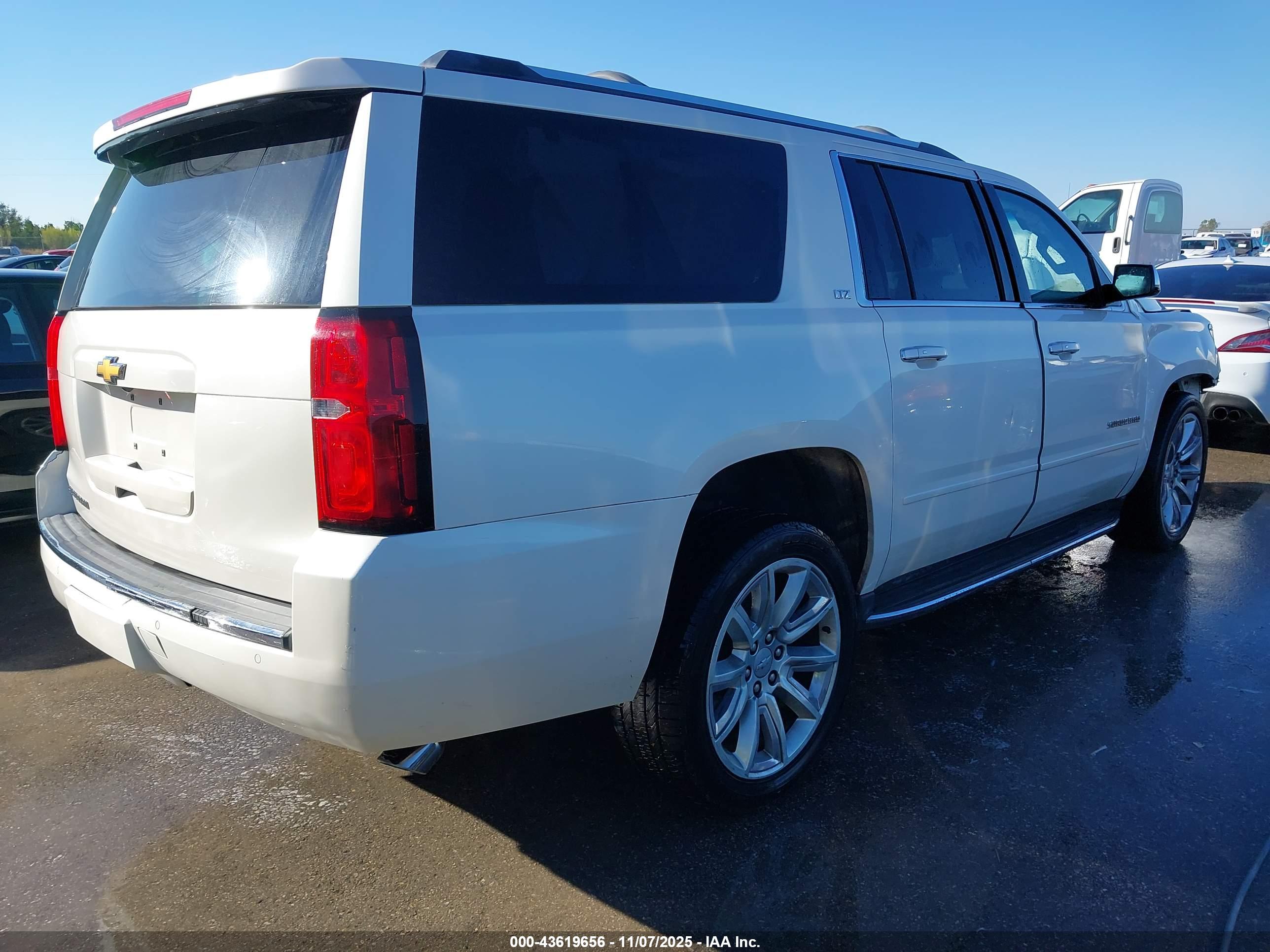 CHEVROLET SUBURBAN image 4