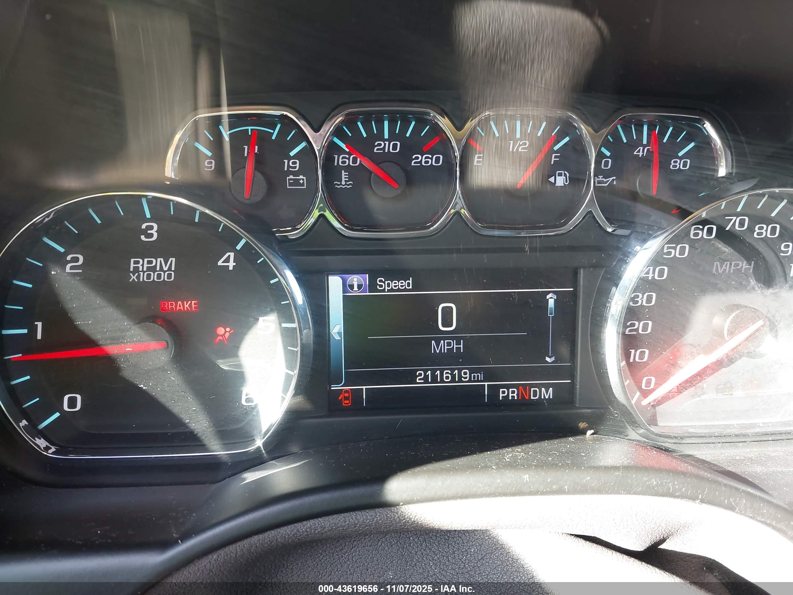 CHEVROLET SUBURBAN image 7