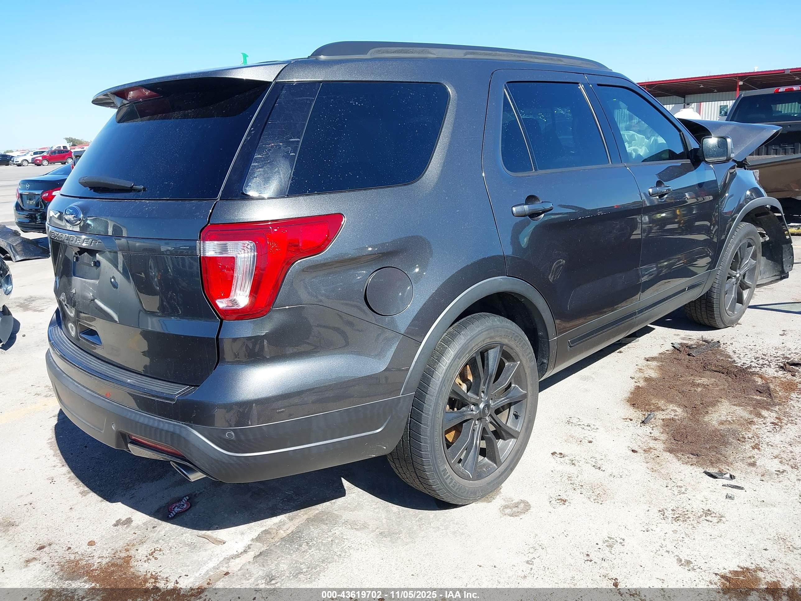 FORD EXPLORER image 4