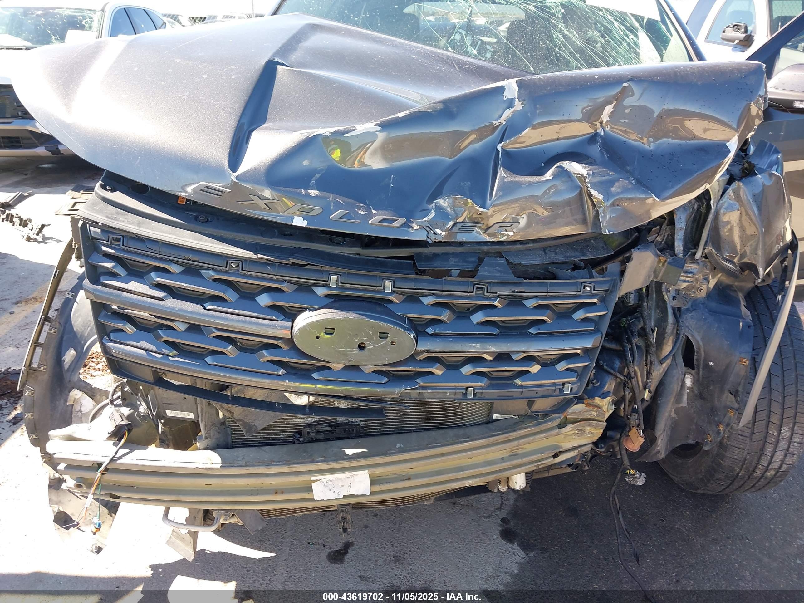FORD EXPLORER image 6