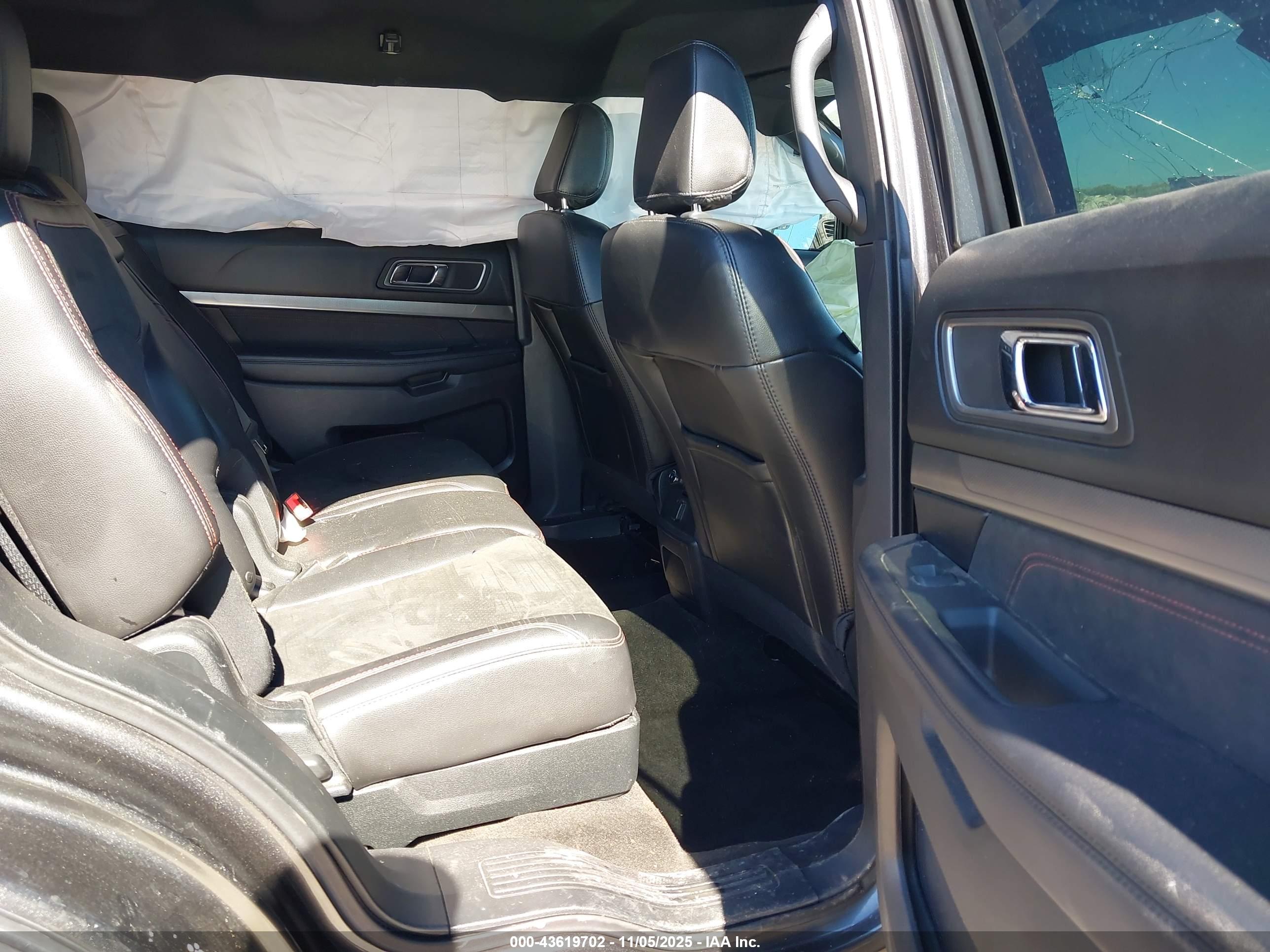 FORD EXPLORER image 8