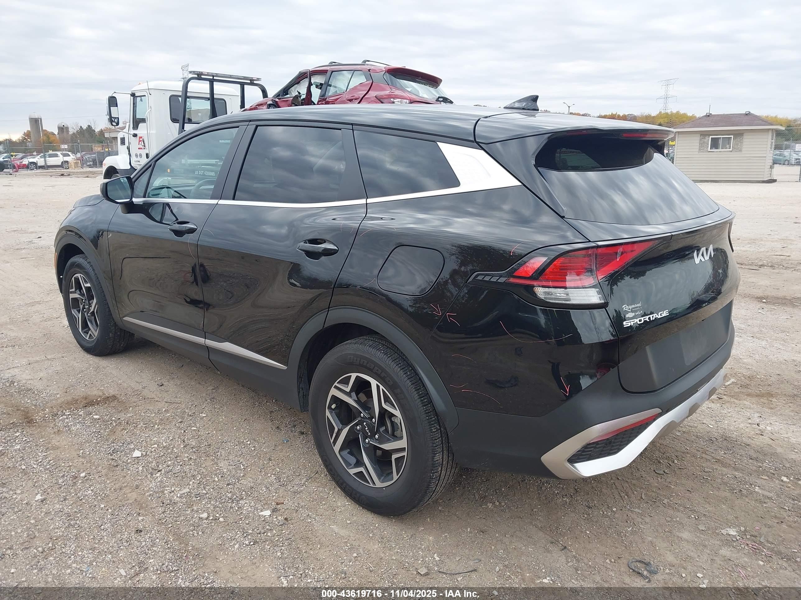 KIA SPORTAGE image 3