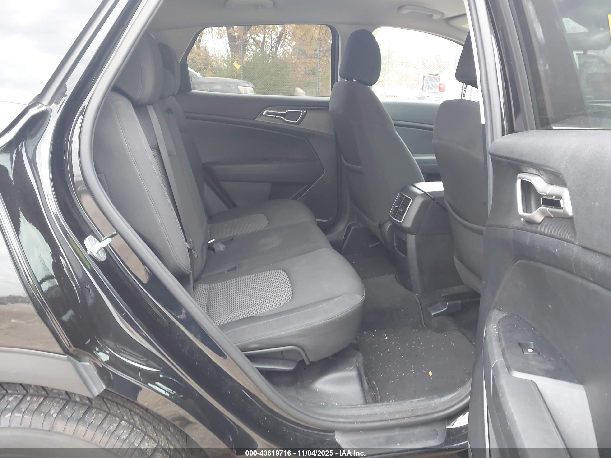KIA SPORTAGE image 8