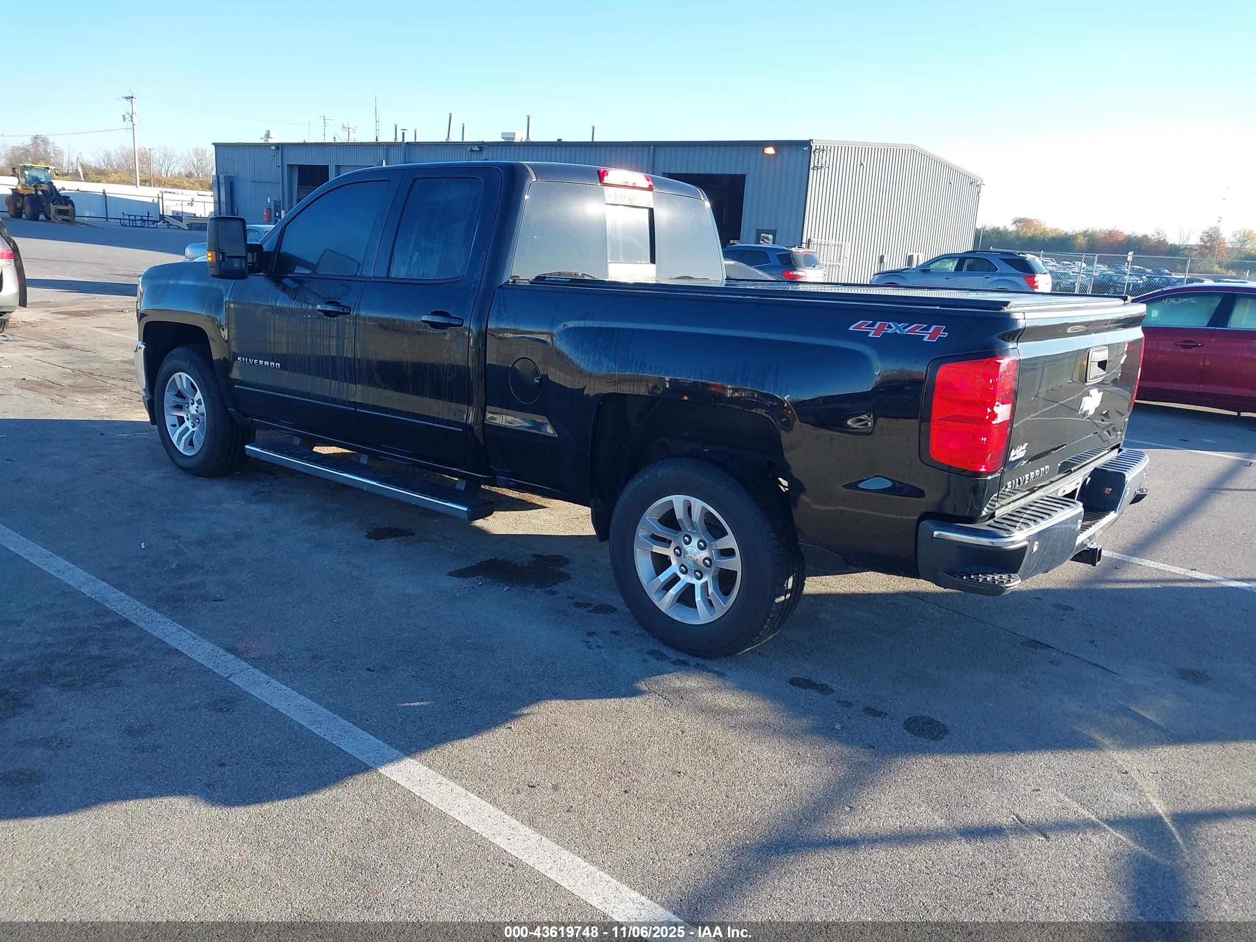 CHEVROLET SILVERADO image 3