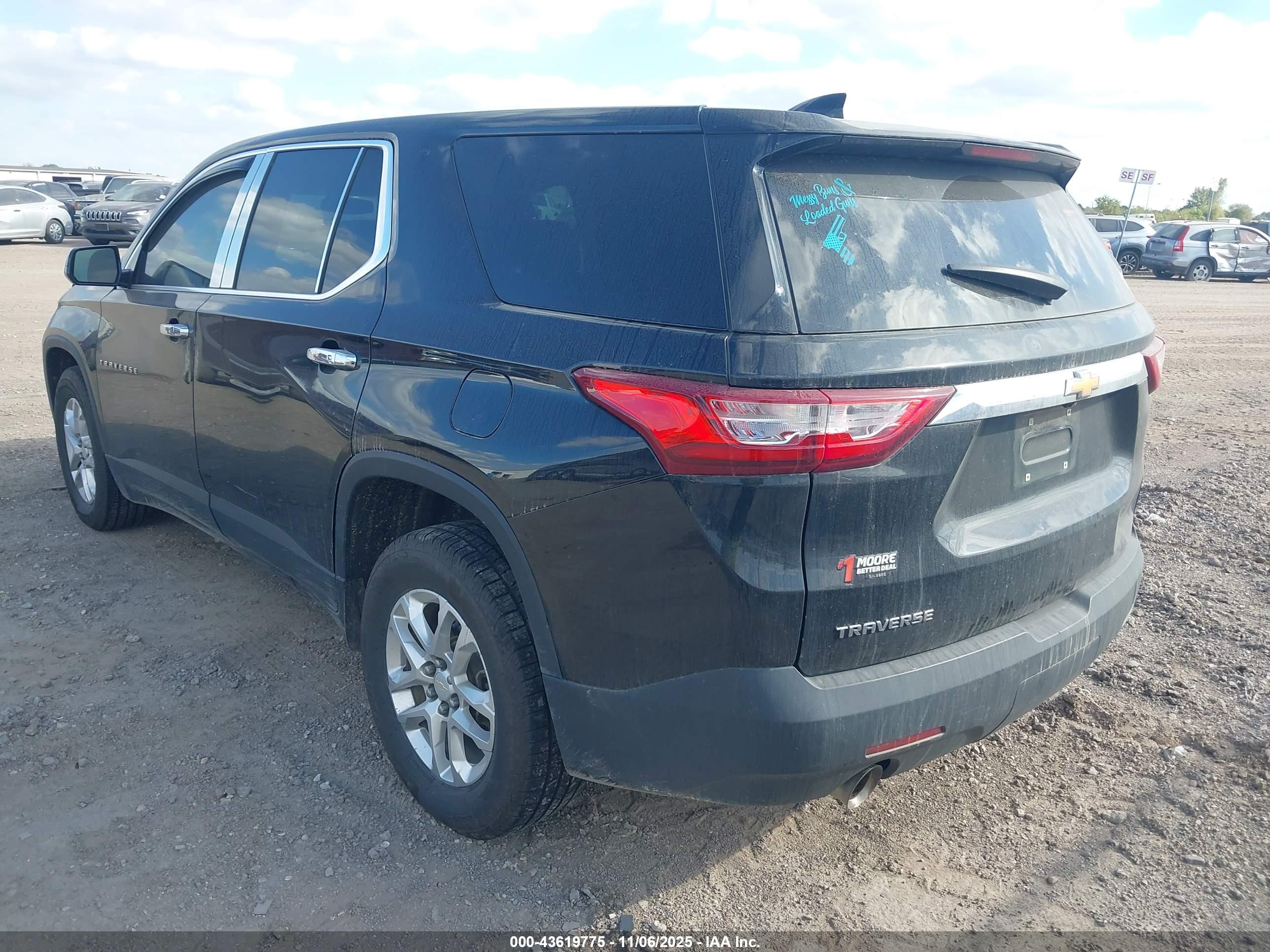 CHEVROLET TRAVERSE image 3