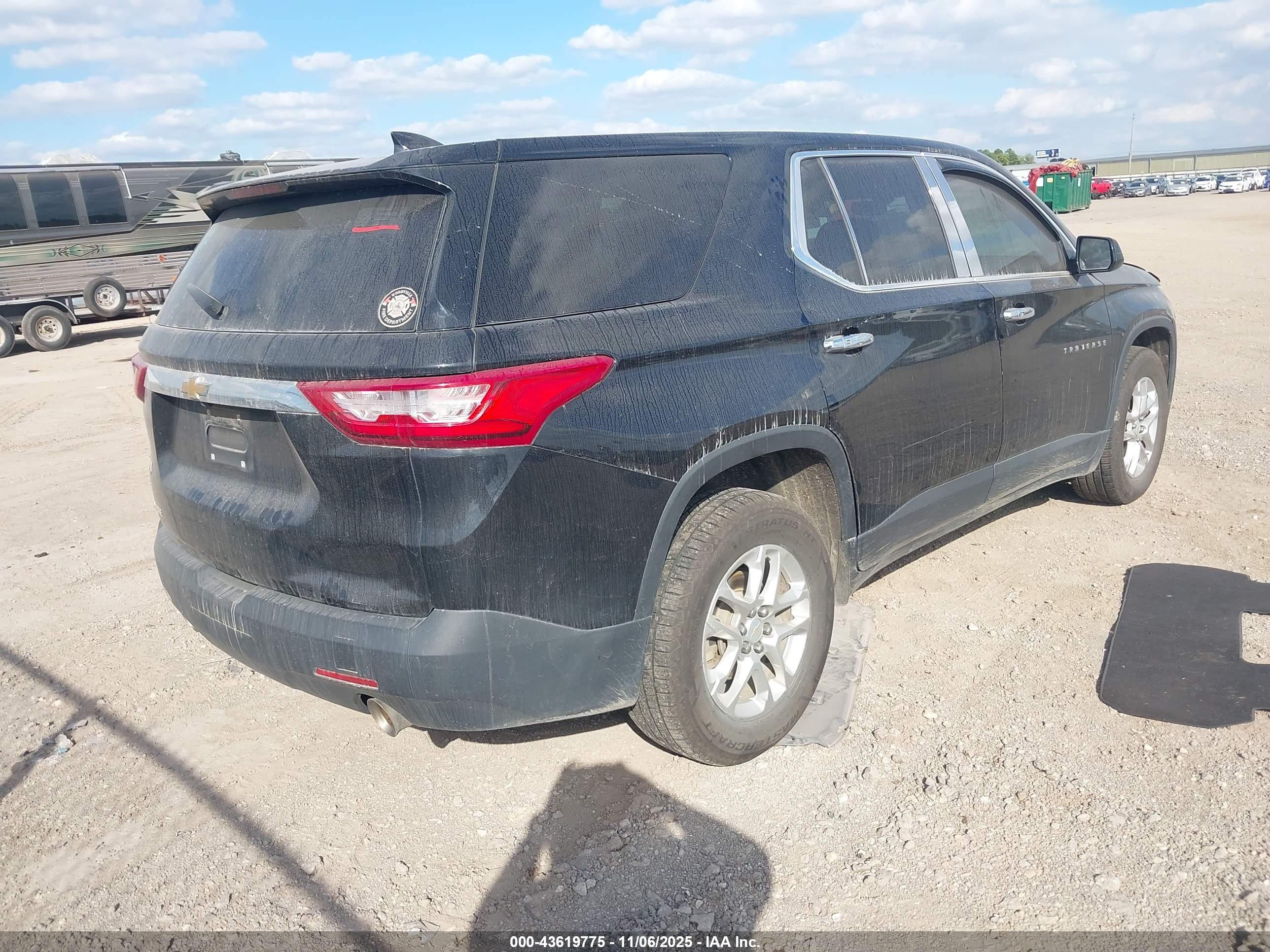 CHEVROLET TRAVERSE image 4