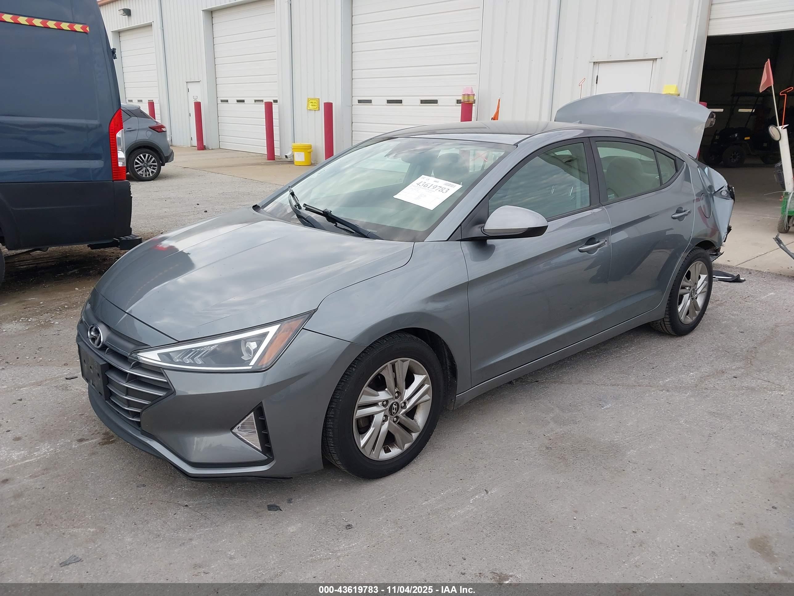 HYUNDAI ELANTRA image 2