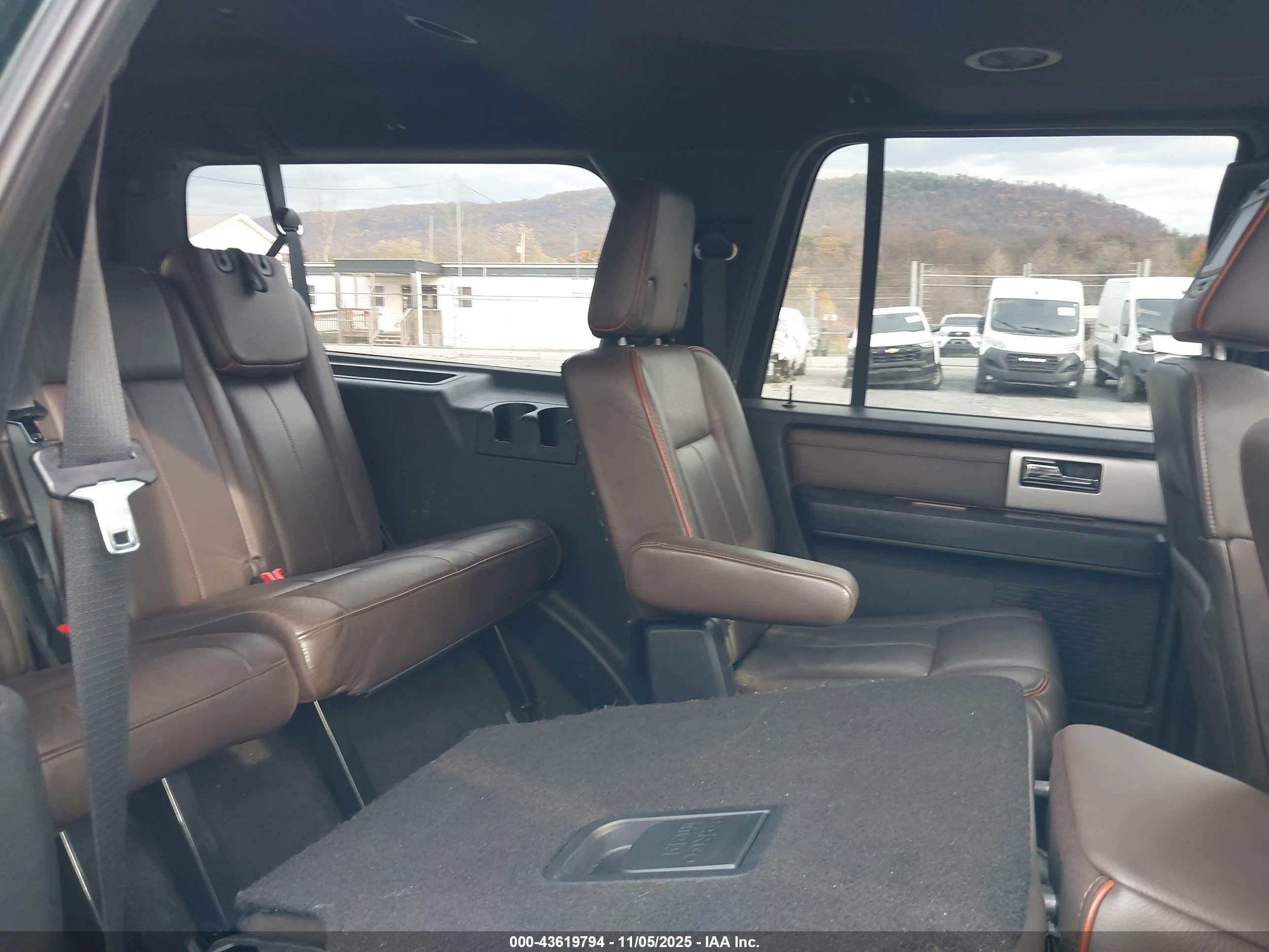 FORD EXPEDITION image 8