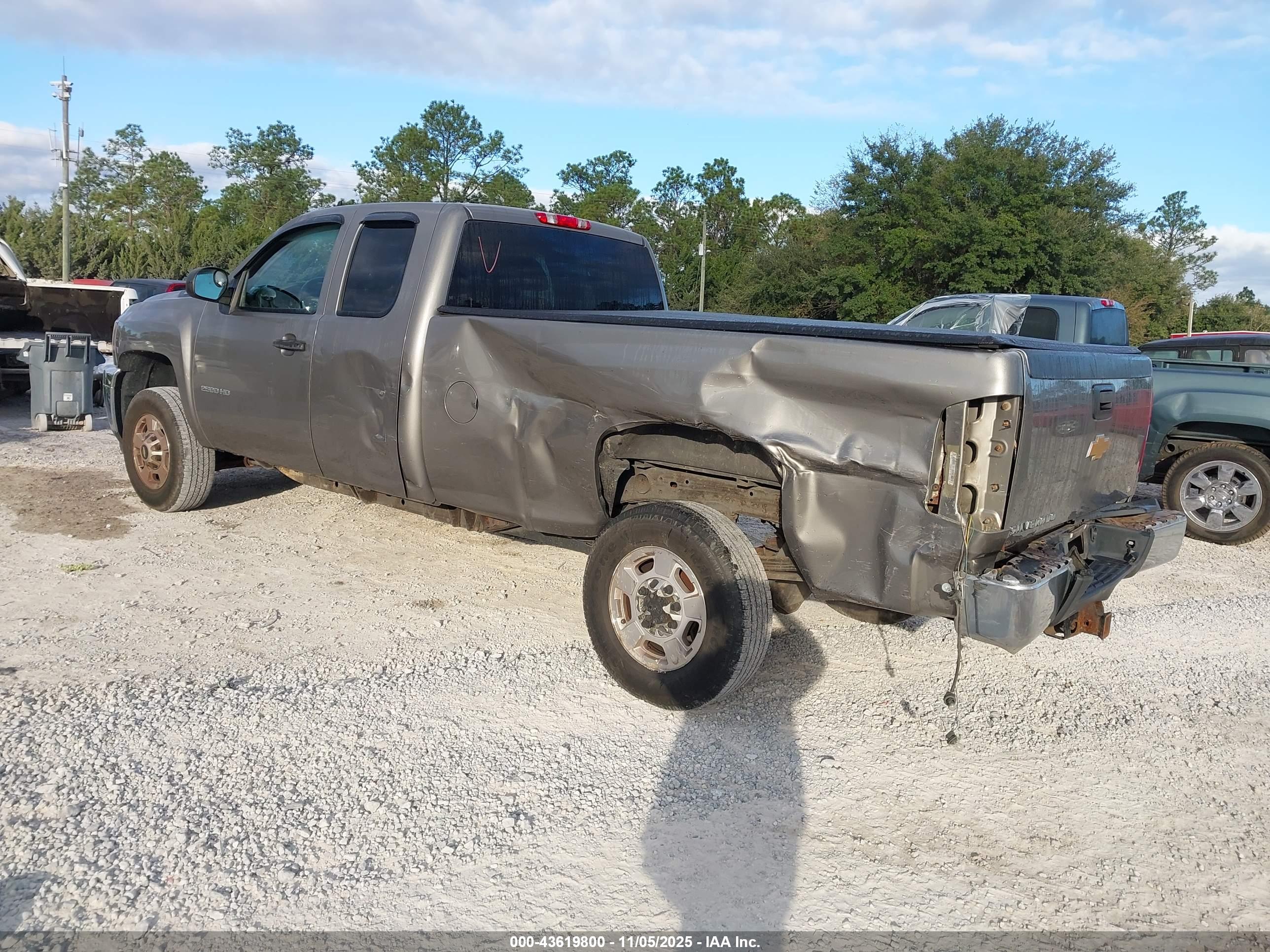 CHEVROLET SILVERADO image 3