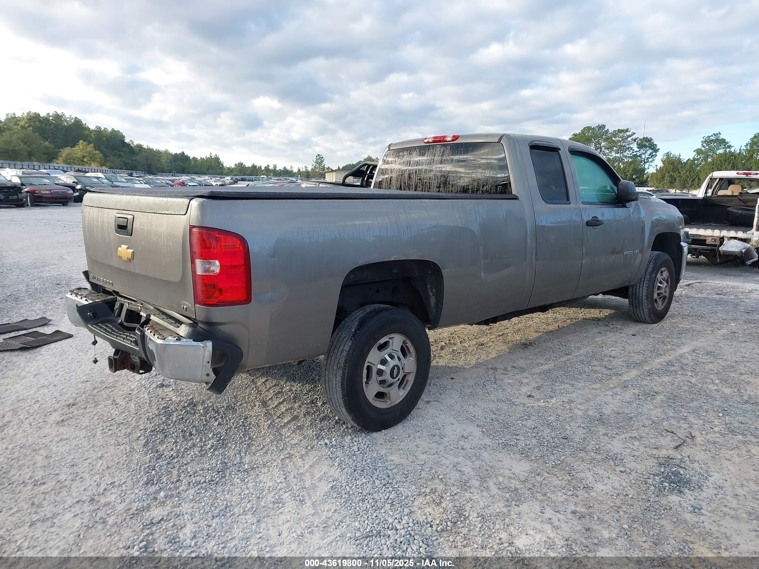 CHEVROLET SILVERADO image 4