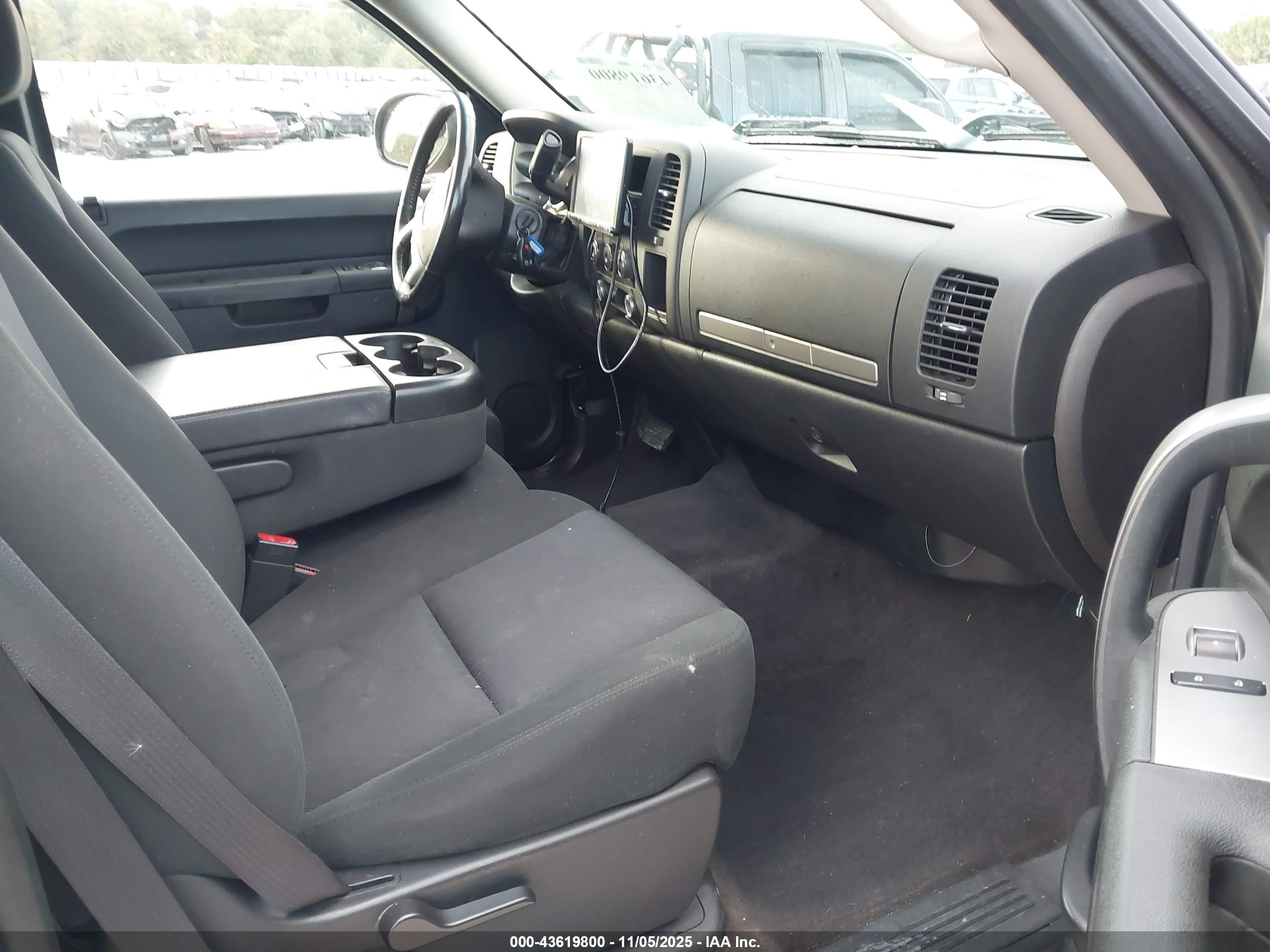 CHEVROLET SILVERADO image 5
