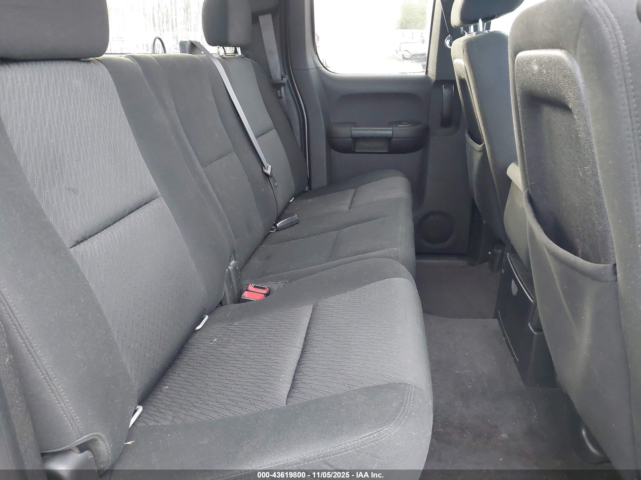 CHEVROLET SILVERADO image 8