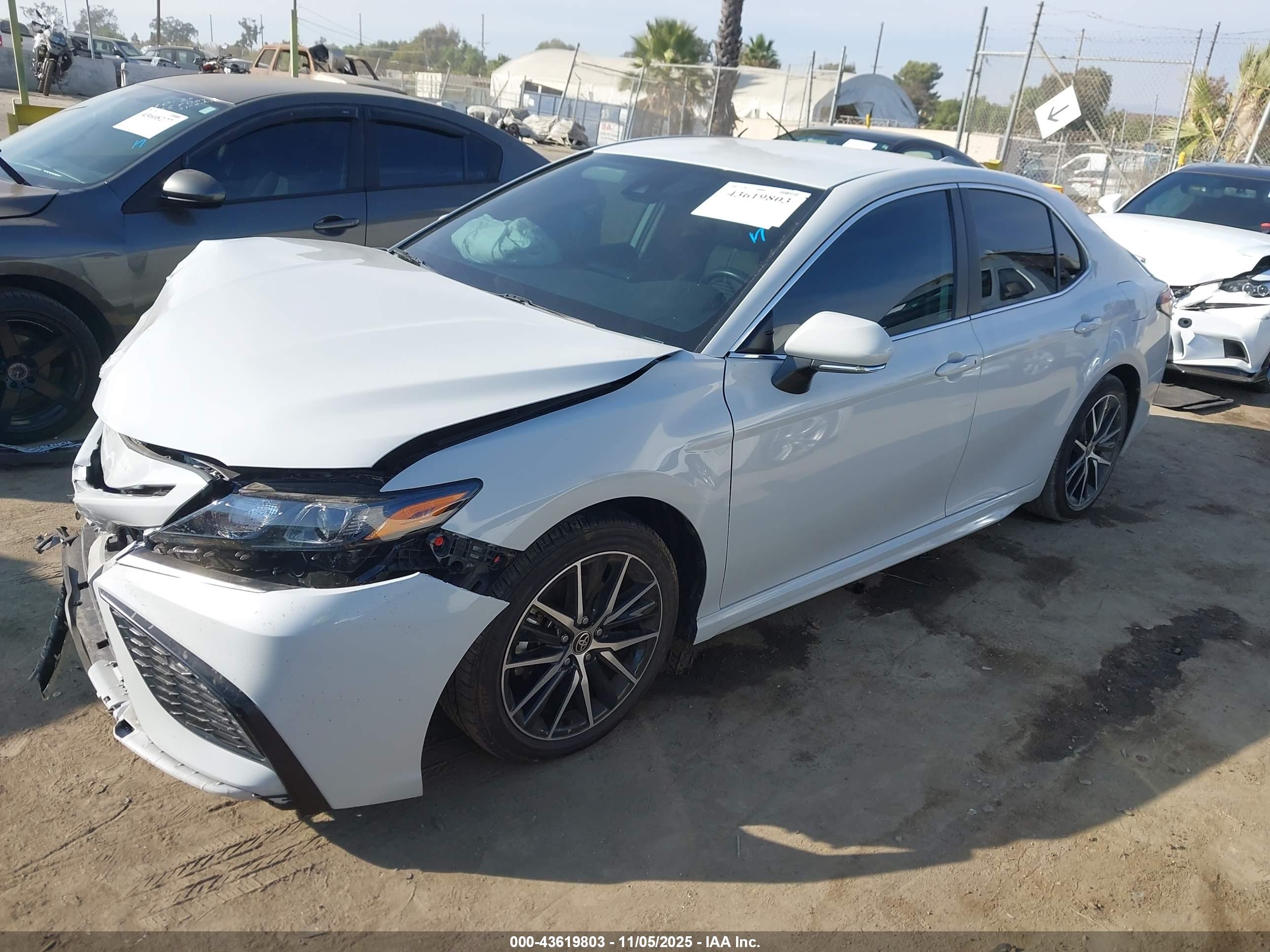 TOYOTA CAMRY image 2