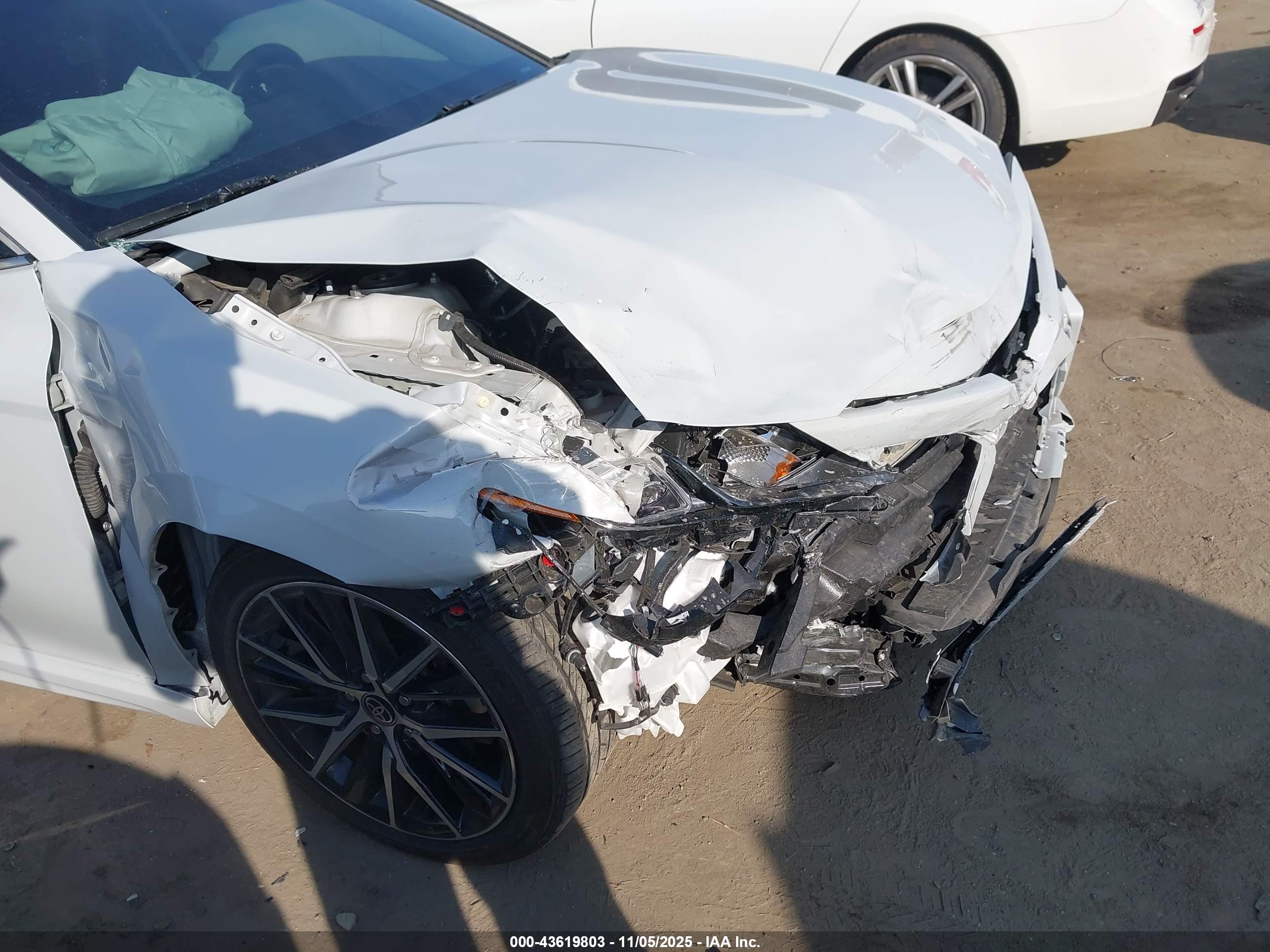 TOYOTA CAMRY image 6