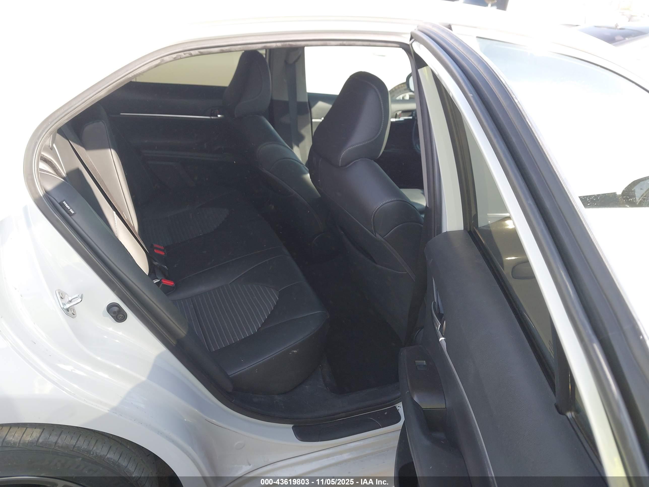 TOYOTA CAMRY image 8