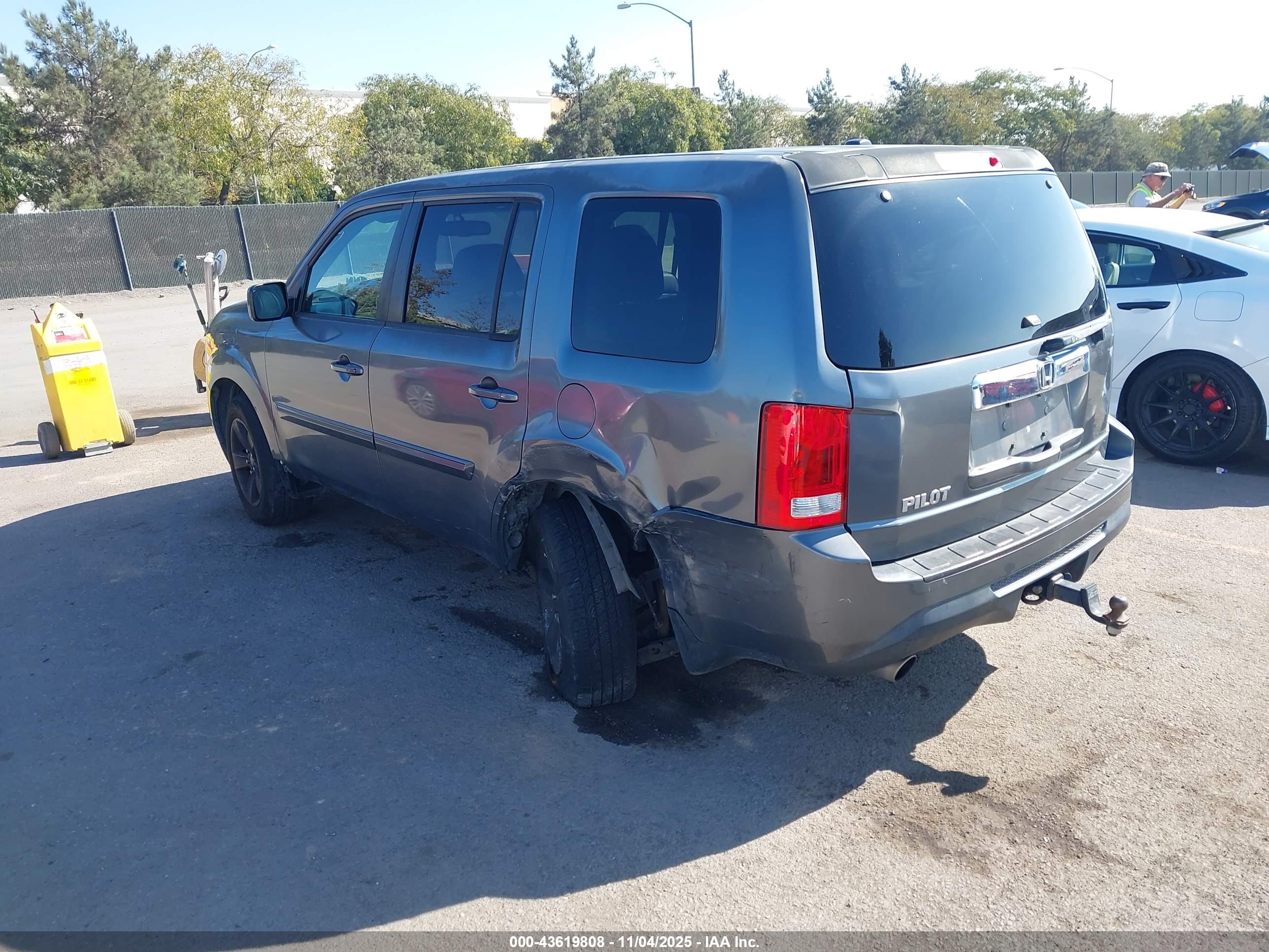 HONDA PILOT image 3