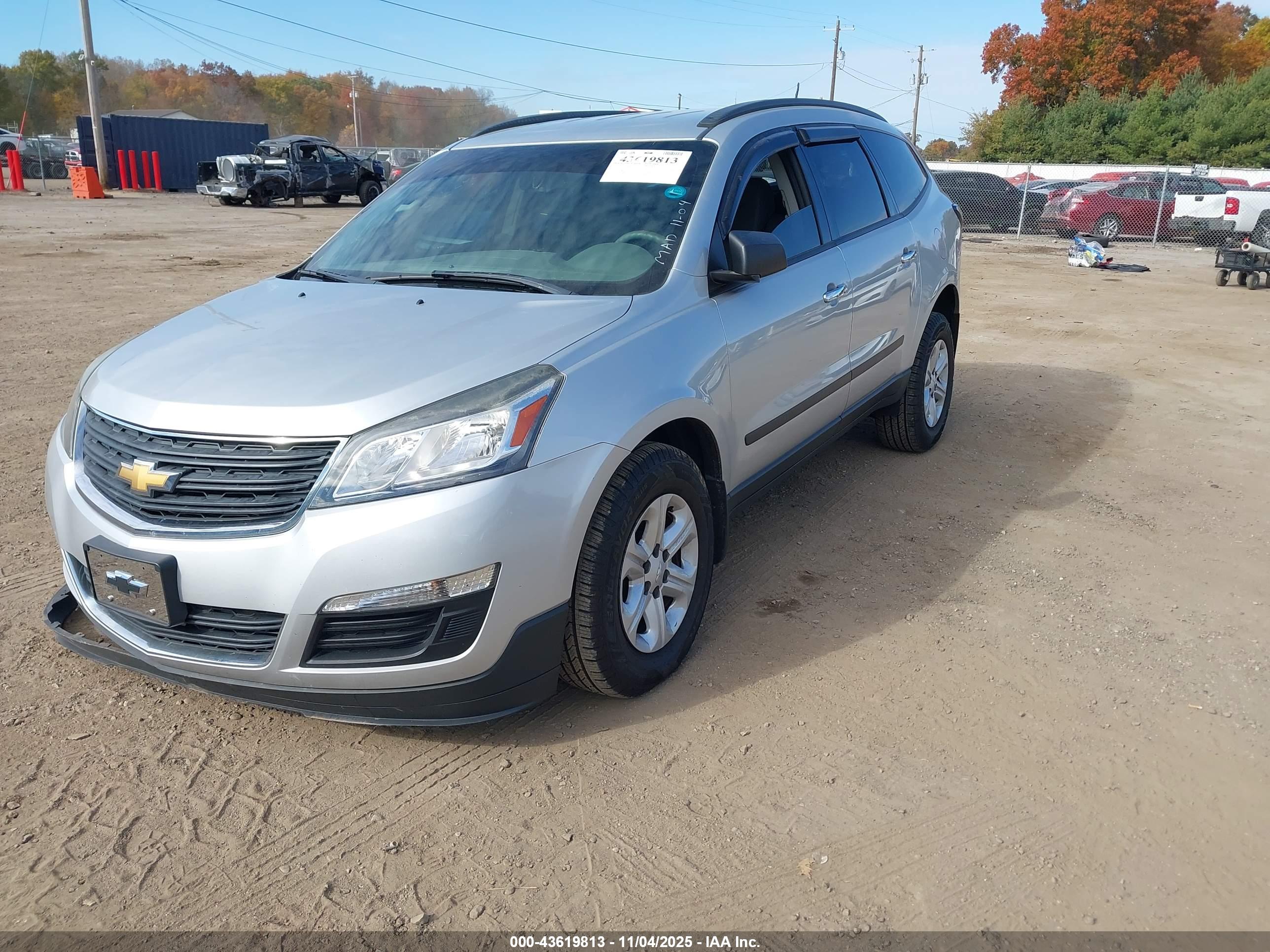 CHEVROLET TRAVERSE image 2