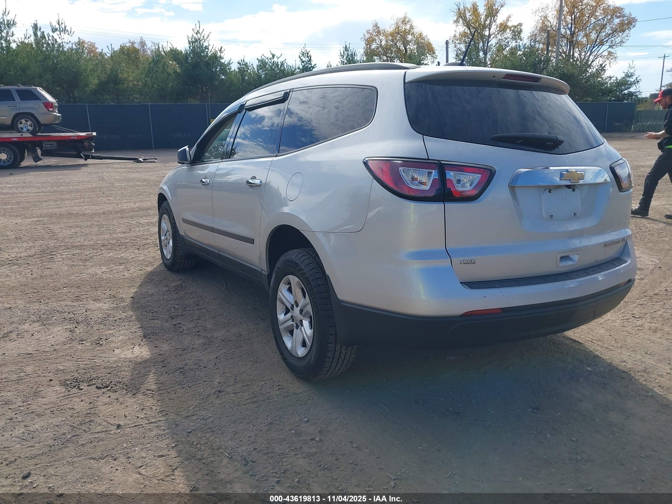 CHEVROLET TRAVERSE image 3
